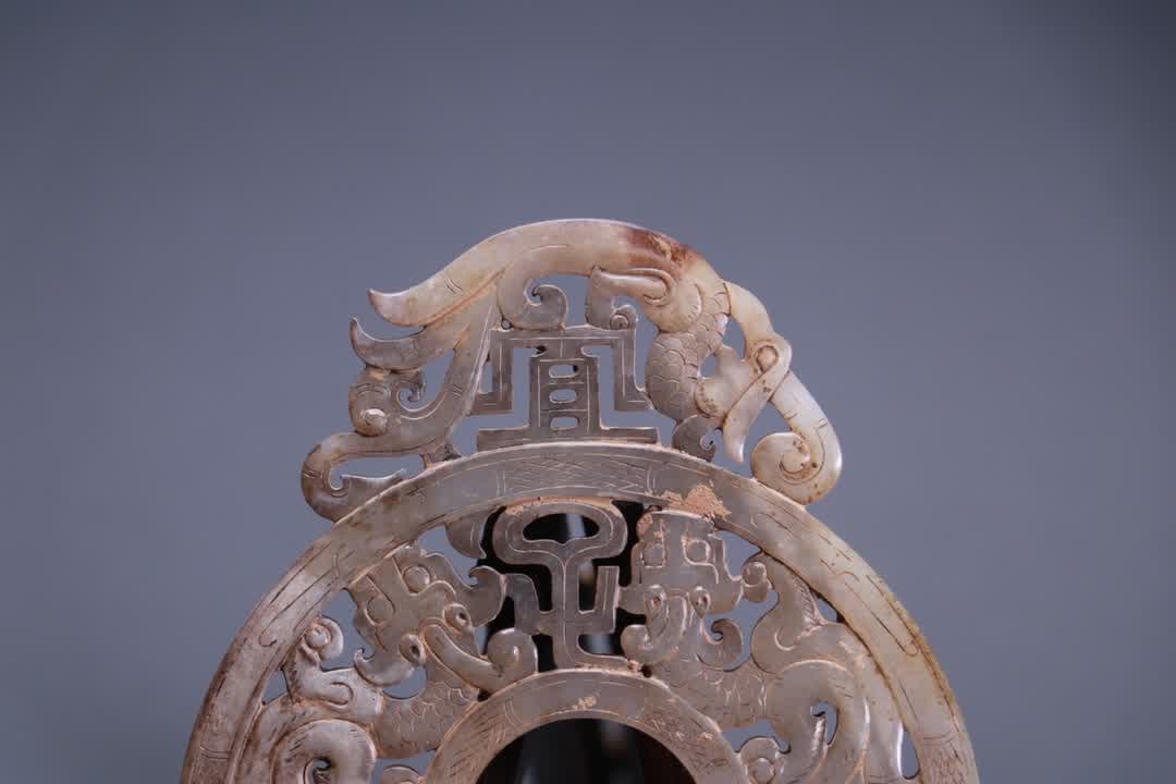 An ancient jade dragon pattern - 2