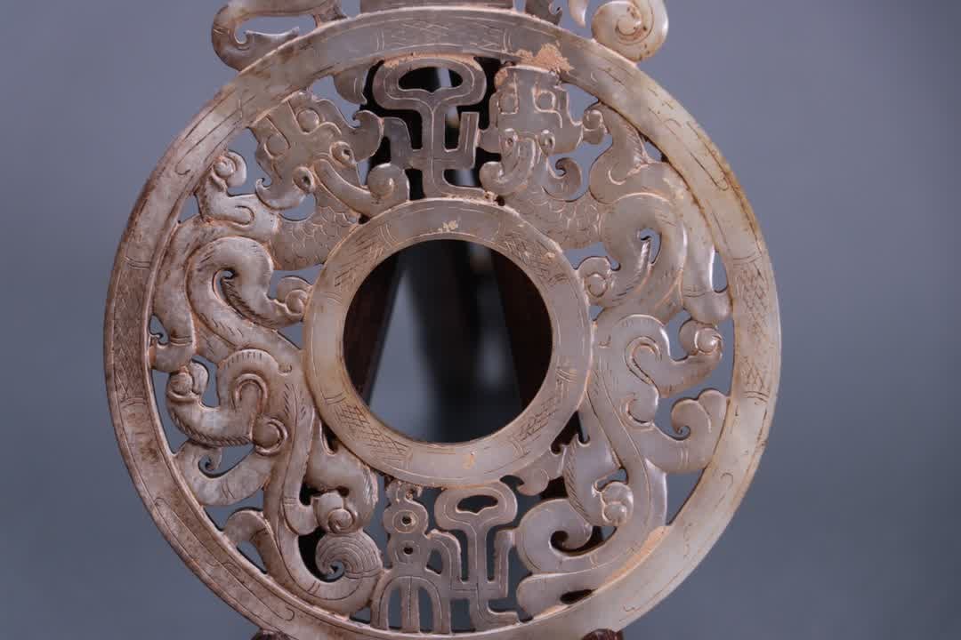 An ancient jade dragon pattern - 3