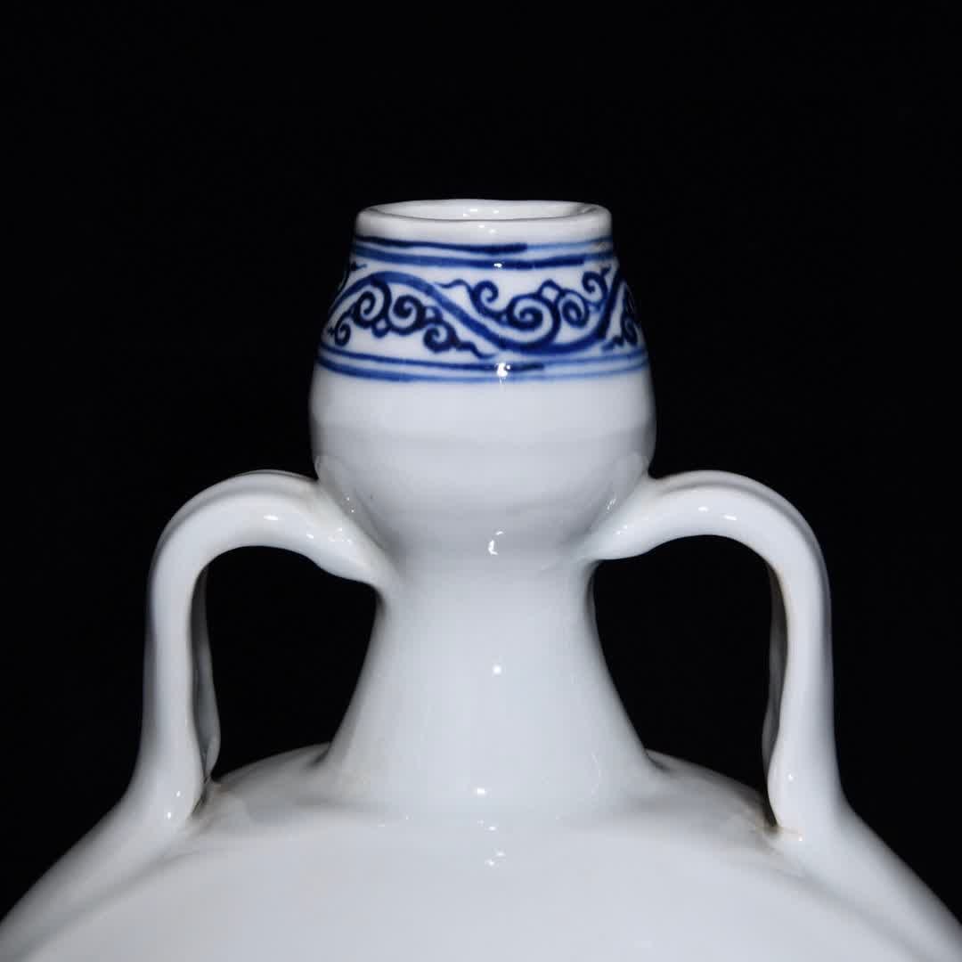 A Yuan white glazed dragon pattern flat bottle - 4