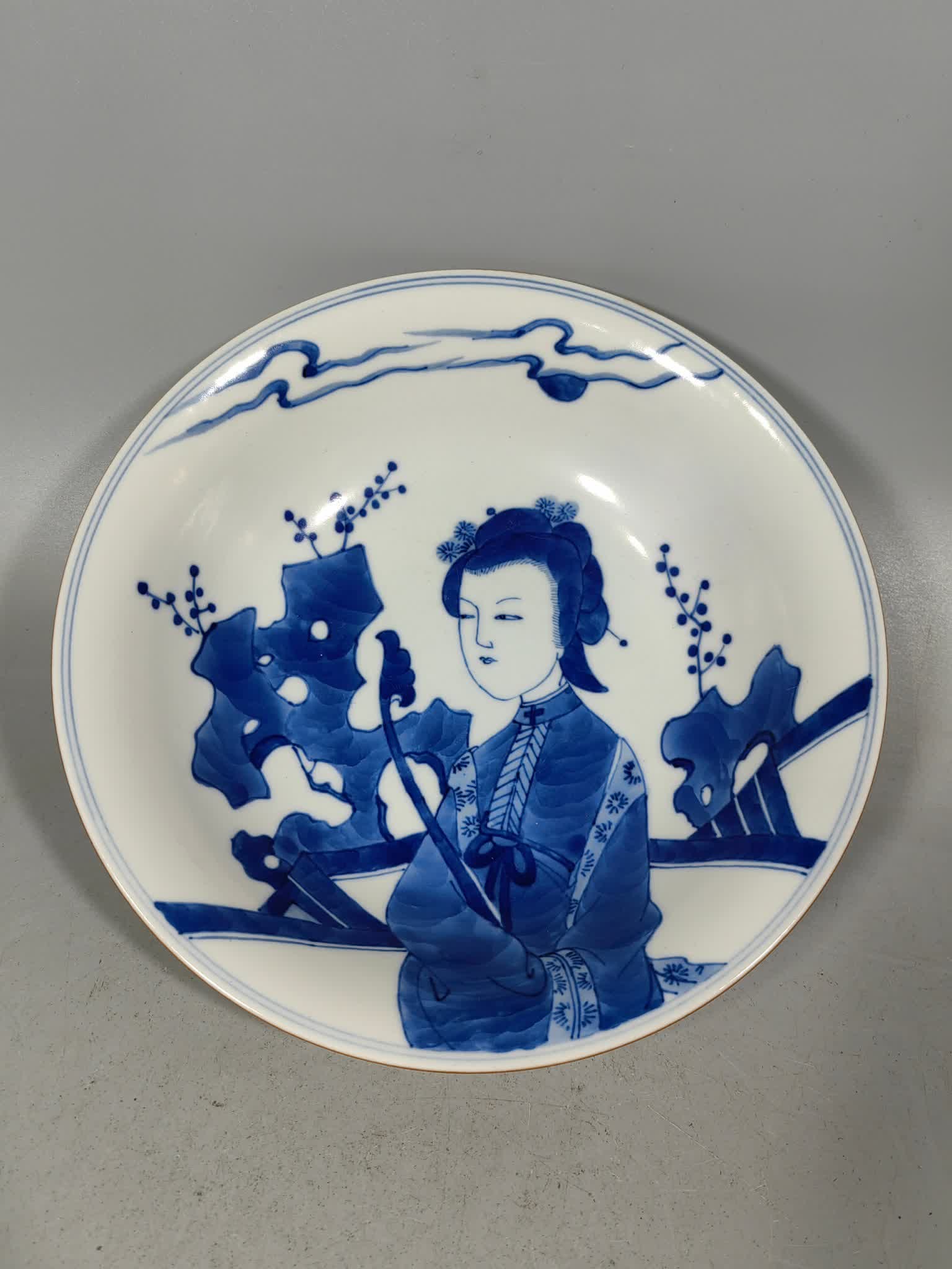 A Qing Dynasty blue and white lady's standing bowl is a sustenance (1 of 9)