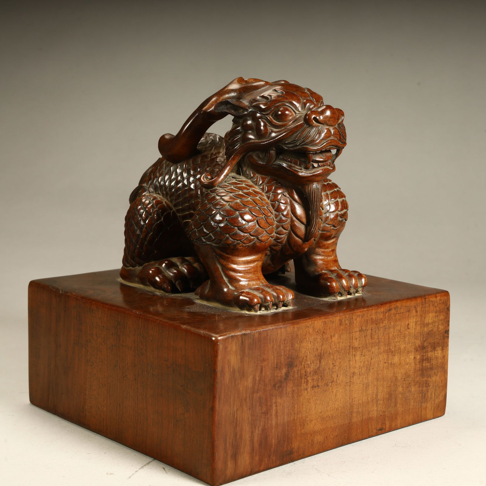 A Qing Dynasty rosewood auspicious beast button seal: Qing Dynasty rosewood auspicious beast button seal SIZE: H:15.5cm L:14.2cm W:14.2cm W:1.6kg (The Dimensions Of All Batches Are Manually Measured.If You Need More Detailed Information, Please Contact O