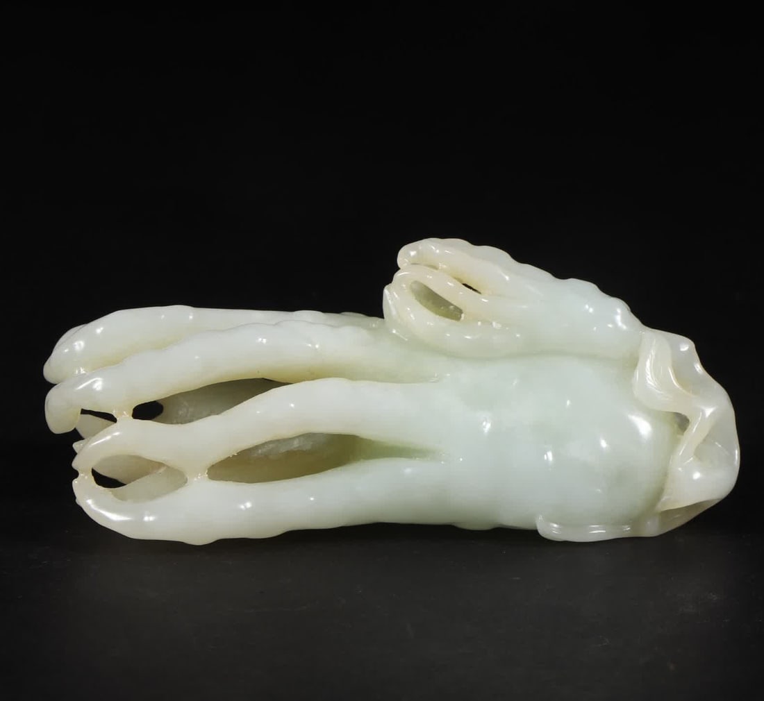 A piece of Qing Dynasty Hetian jade seed material Buddha's hand (1 of 9)