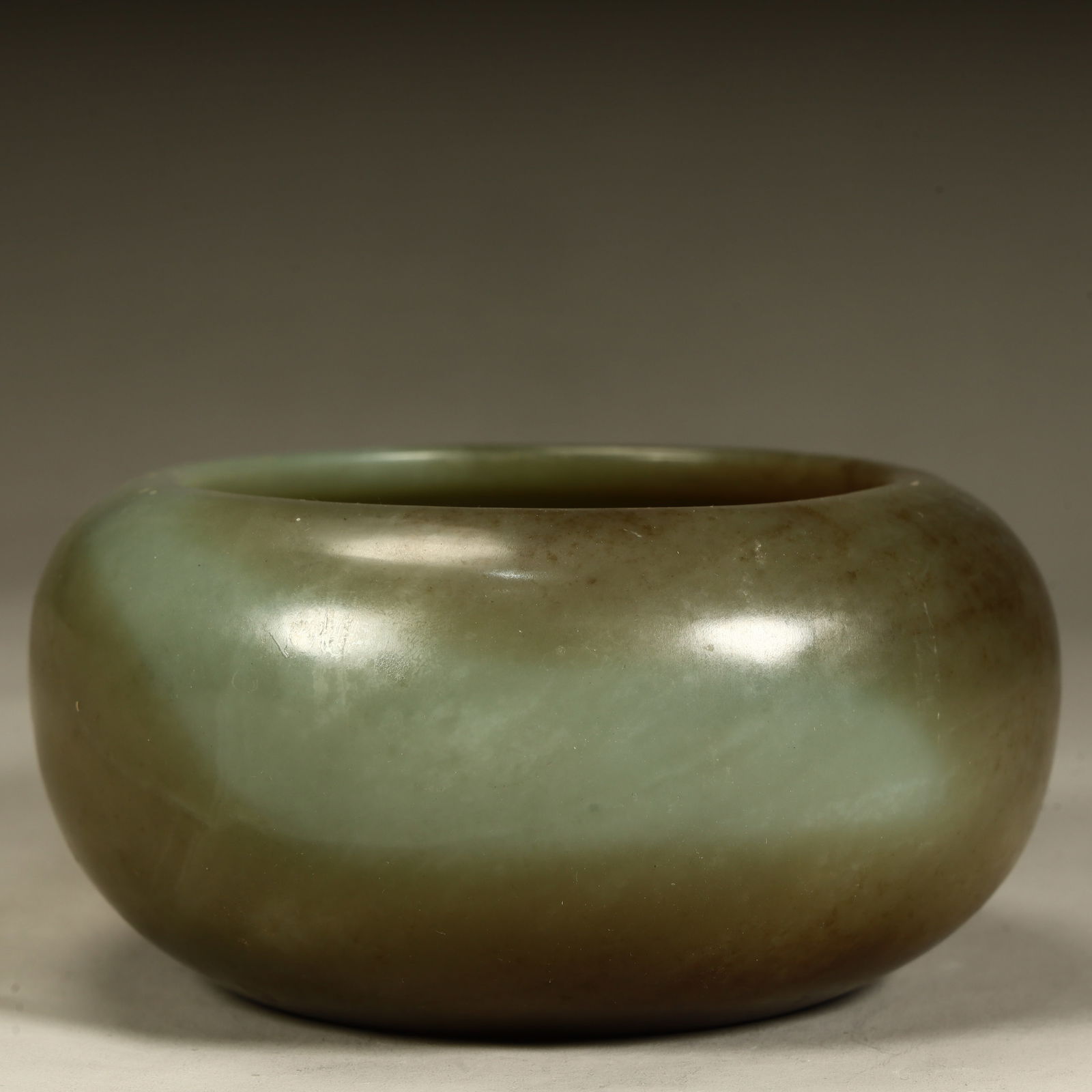 A piece of Qing Dynasty Hetian jade plain bowl style pen wash (1 of 11)