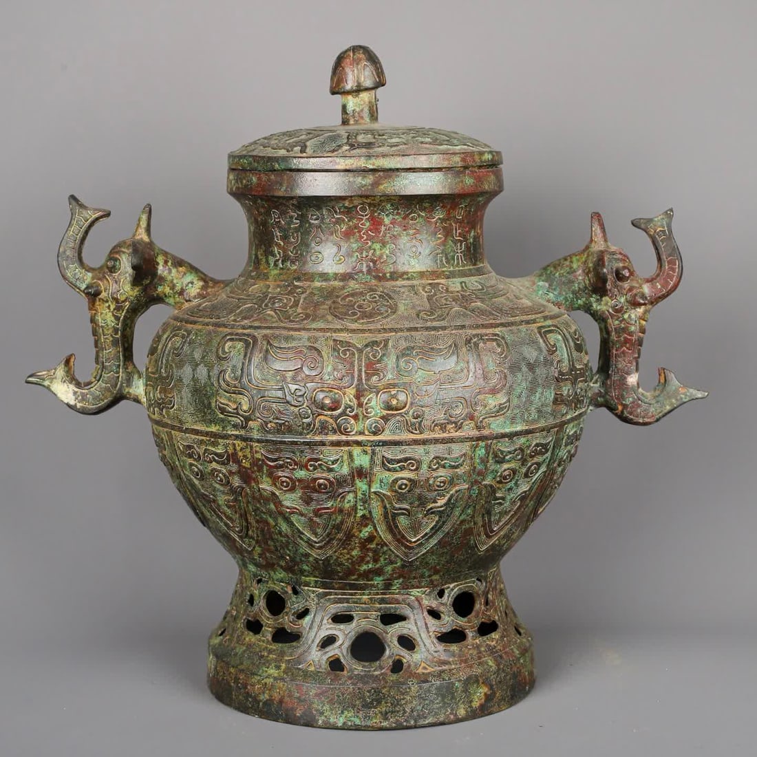 A piece of Western Zhou_bronze double elephant round jar (1 of 9)