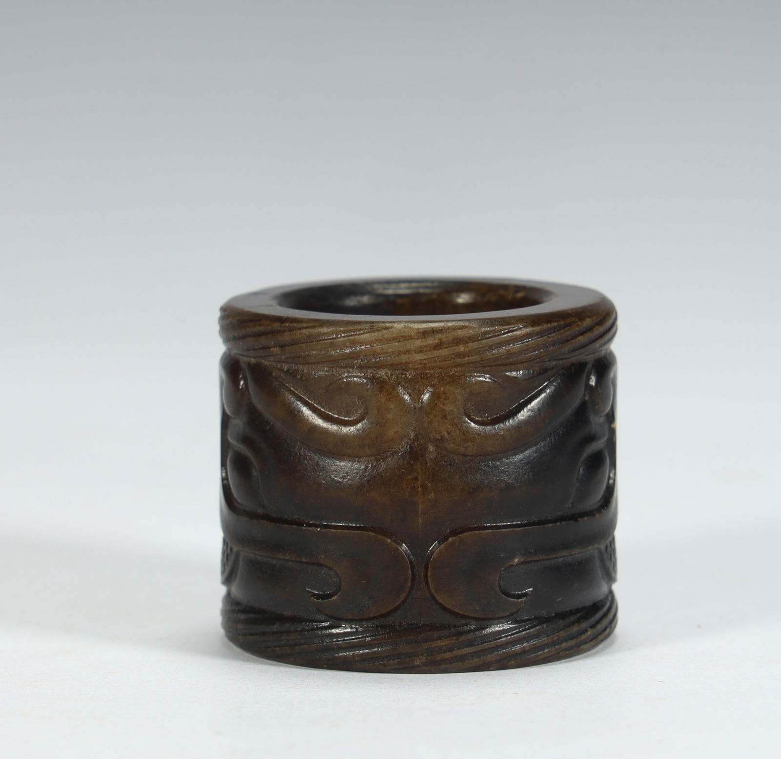 A Qing Dynasty ink jade beast face pattern finger: Qing Dynasty ink jade beast face pattern finger SIZE: H:3cm L:3.5cm W:3.5cm W:4.8g (The Dimensions Of All Batches Are Manually Measured.If You Need More Detailed Information, Please Contact Our Custom