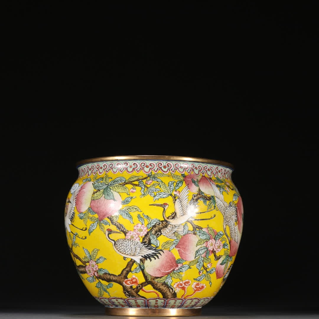 A piece of Qing Dynasty copper gilt painting enamel crane longevity peach pattern jar: Qing Dynasty copper gilt painting enamel crane longevity peach pattern jar SIZE: H:8.8cm W:9.6cm W:286.1g (The Dimensions Of All Batches Are Manually Measured.If You Need More Detailed Information, Pl