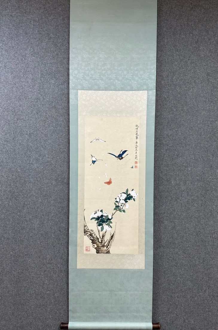 A picture of a butterfly love flower in non-darkness (1 of 9)