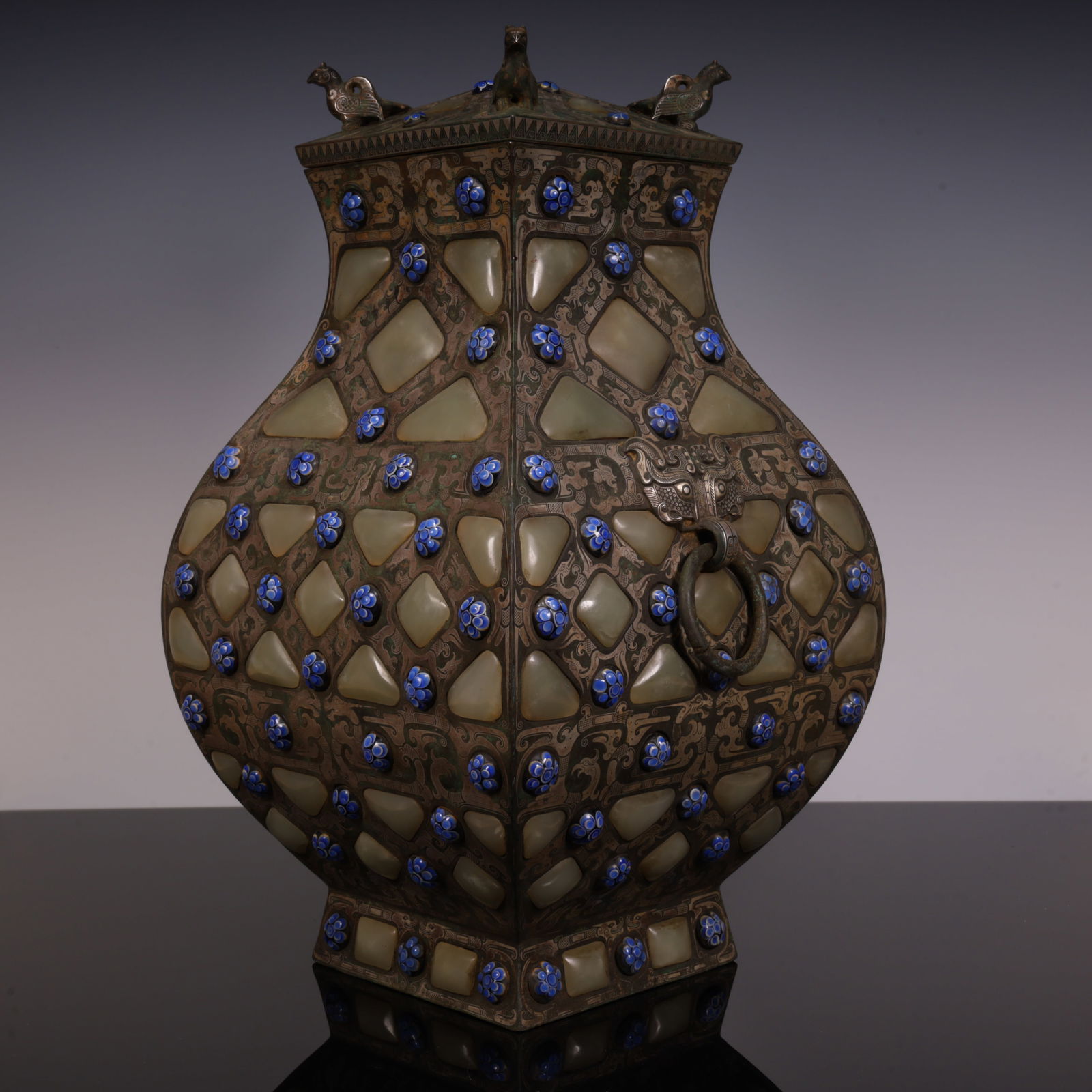 A Han Dynasty Cuo gold and silver inlaid jade vase (1 of 8)