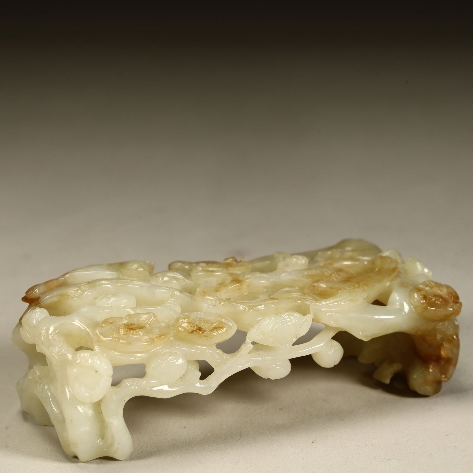 A Qing Dynasty Hetian jade flower and bird pattern ink bed (1 of 10)