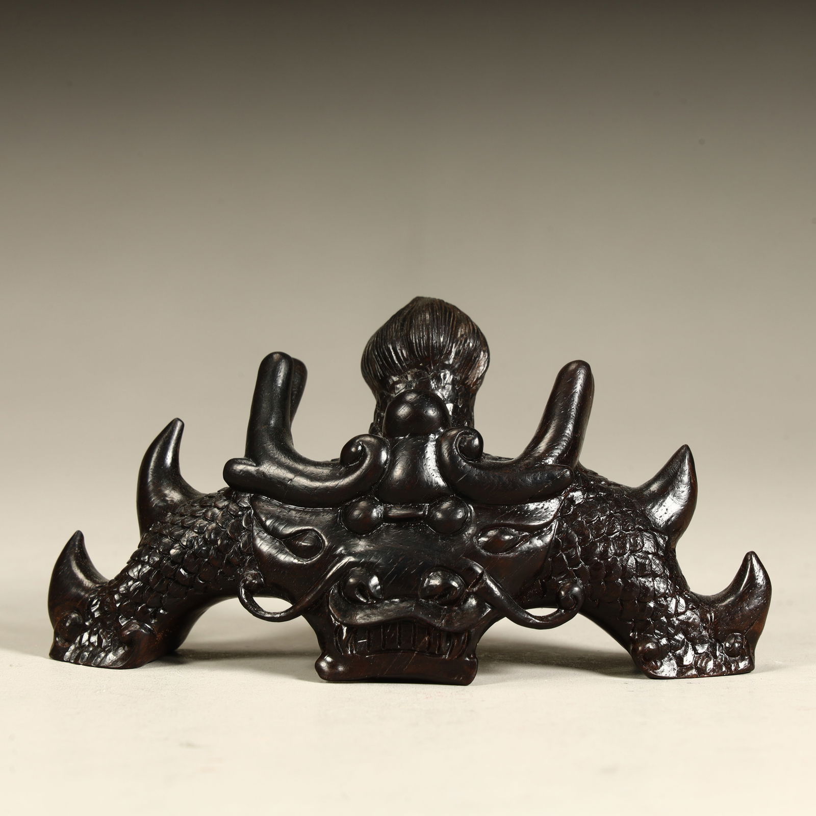 A Qing Dynasty fine rosewood pen holder (1 of 6)