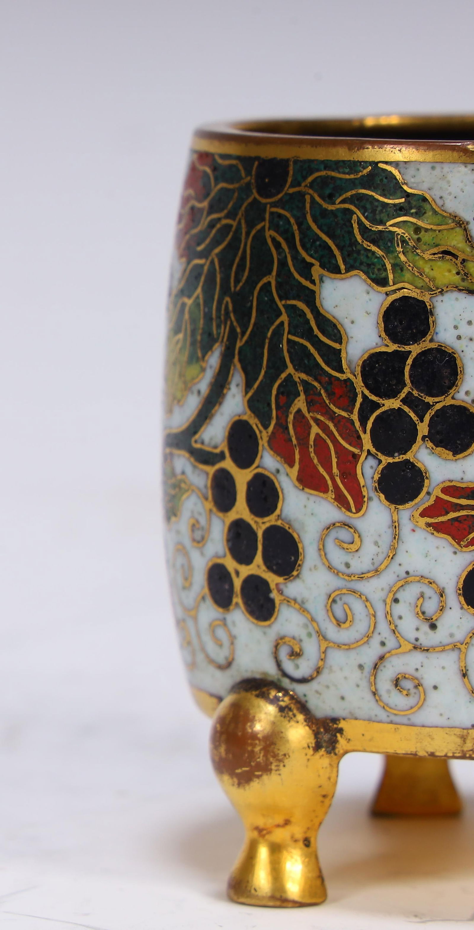 A Ming Dynasty grape cup - 7