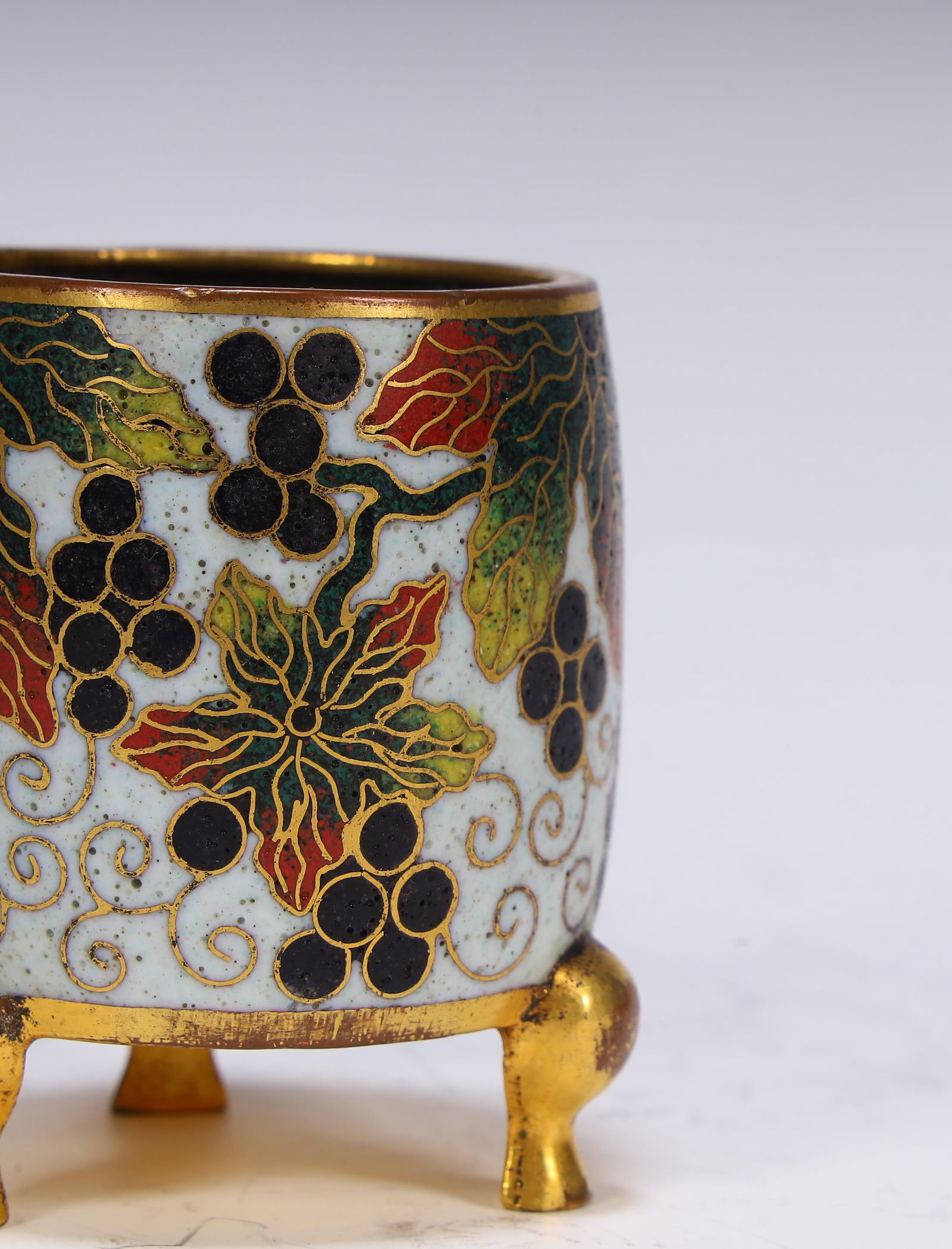 A Ming Dynasty grape cup - 8