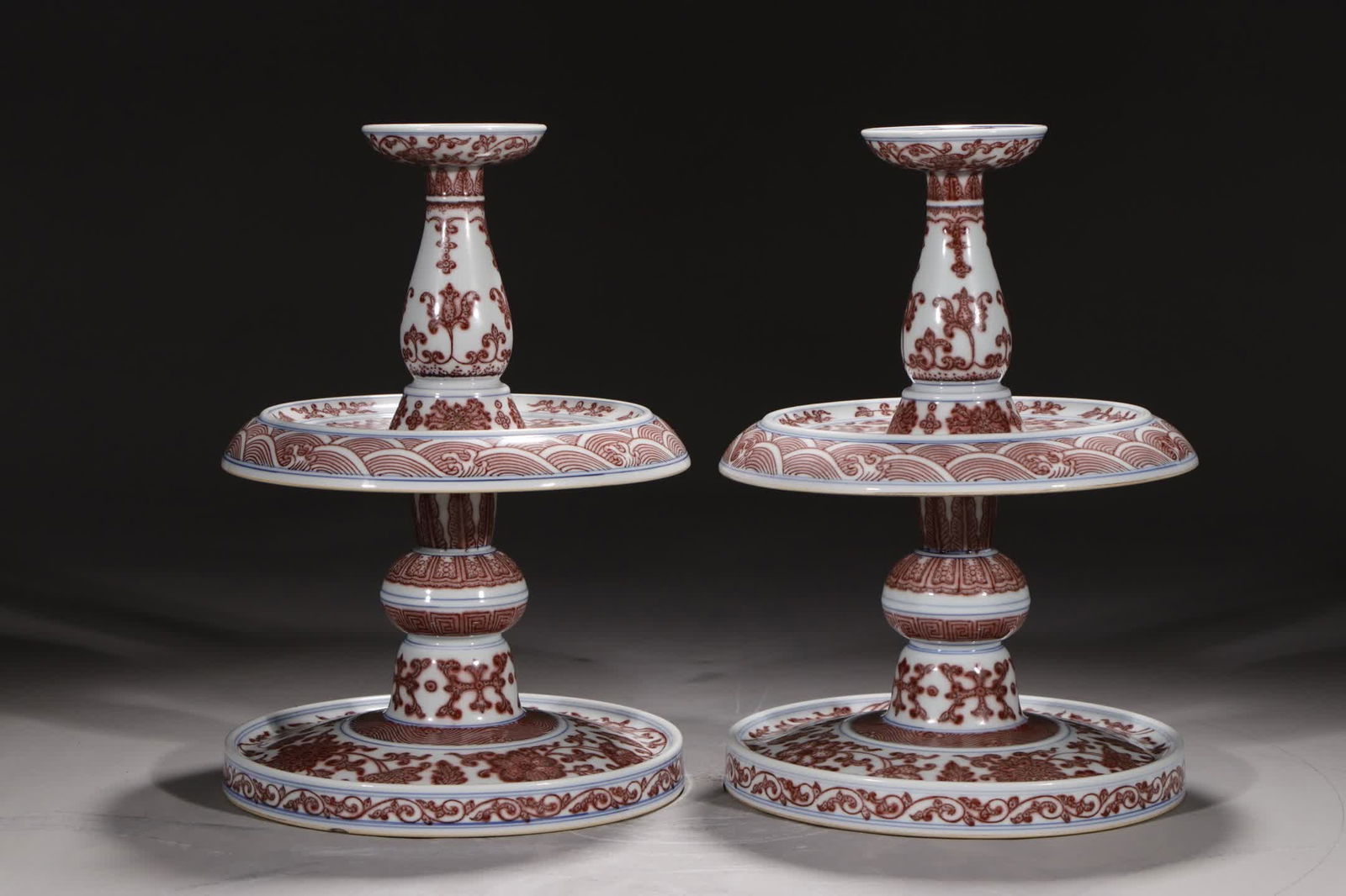A Qing Qianlong glazed red lotus candlestick: Qing Qianlong glazed red lotus candlestick SIZE: H:27.5cm (The Dimensions Of All Batches Are Manually Measured.If You Need More Detailed Information, Please Contact Our Customer Service Before Bidding