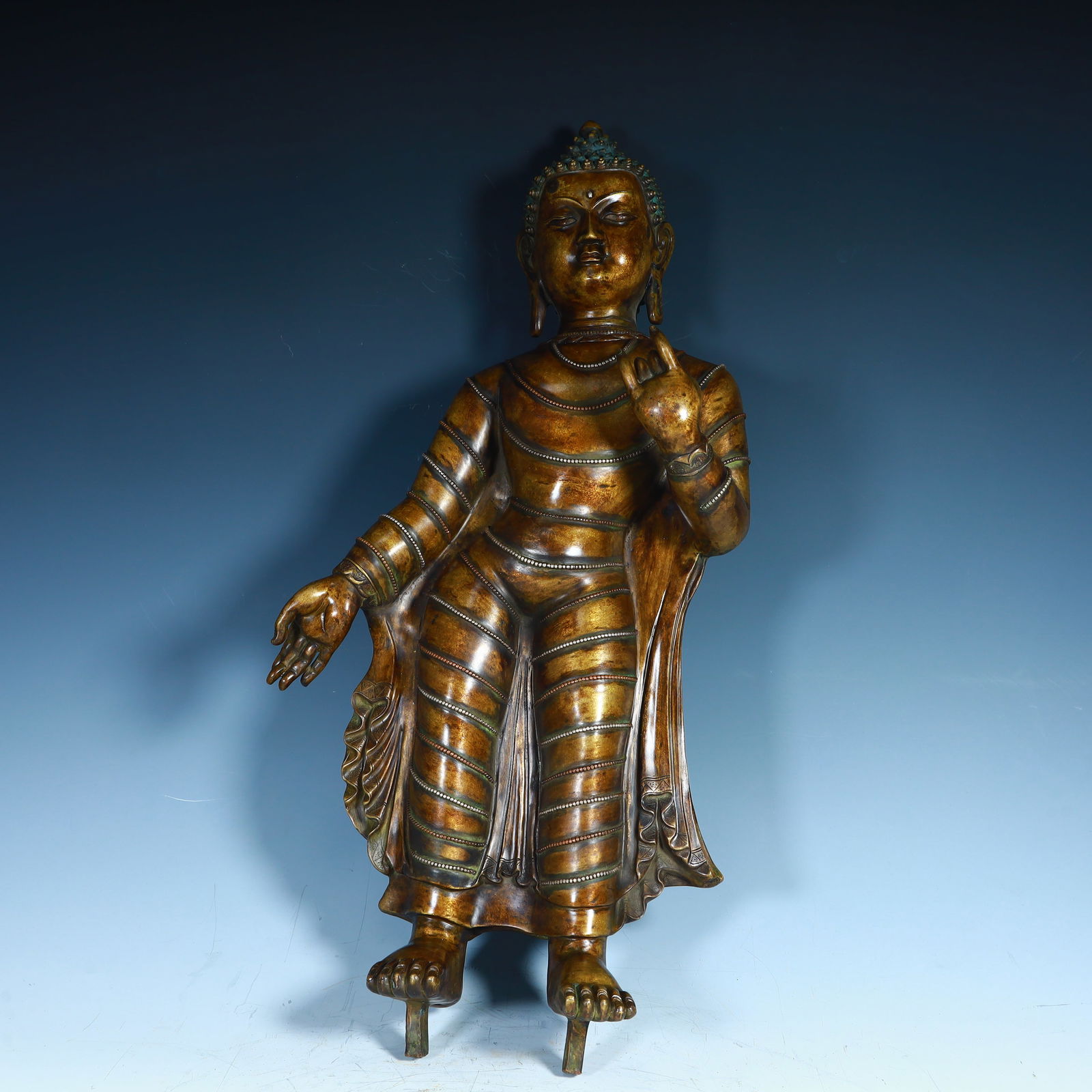 A bronze gilt Buddha statue of the Qing Dynasty (1 of 10)