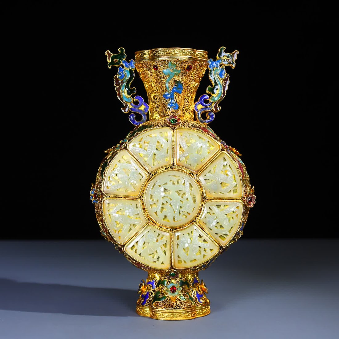 A Qing Dynasty filigree gold-plated Hetian jade phoenix ear vase: Qing Dynasty cloisonné gilded Hetian jade phoenix ear vase SIZE: H:23cm W:14.5cm W:700g