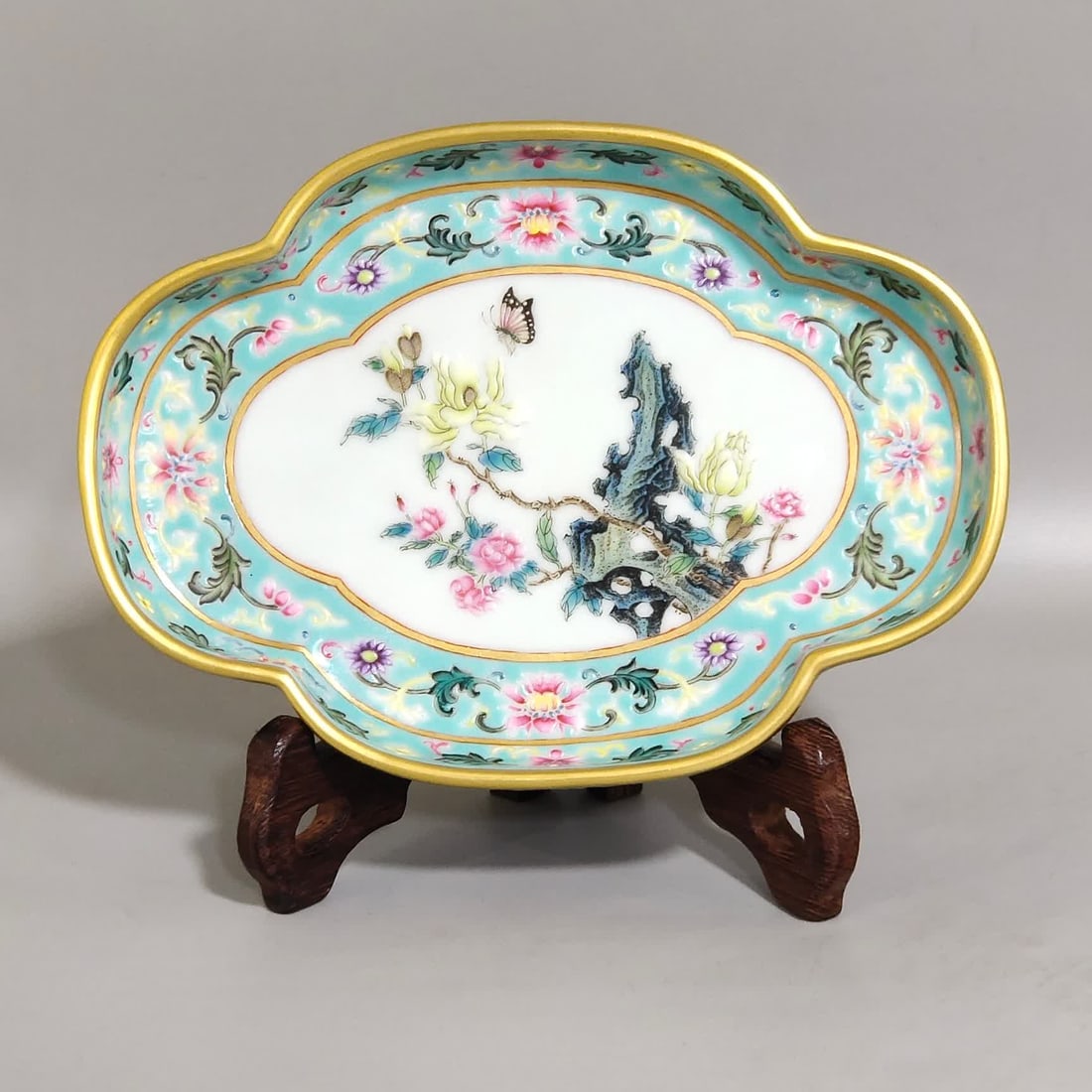 A piece of Qing Dynasty Qianlong green land butterfly love flower begonia wash (1 of 7)