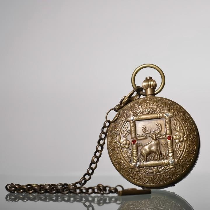 A 19th-century copper-gilt deer-printed pocket watch: 19th century Copper gilt inlaid deer pattern pocket watch SIZE: Diameter 5.5cm