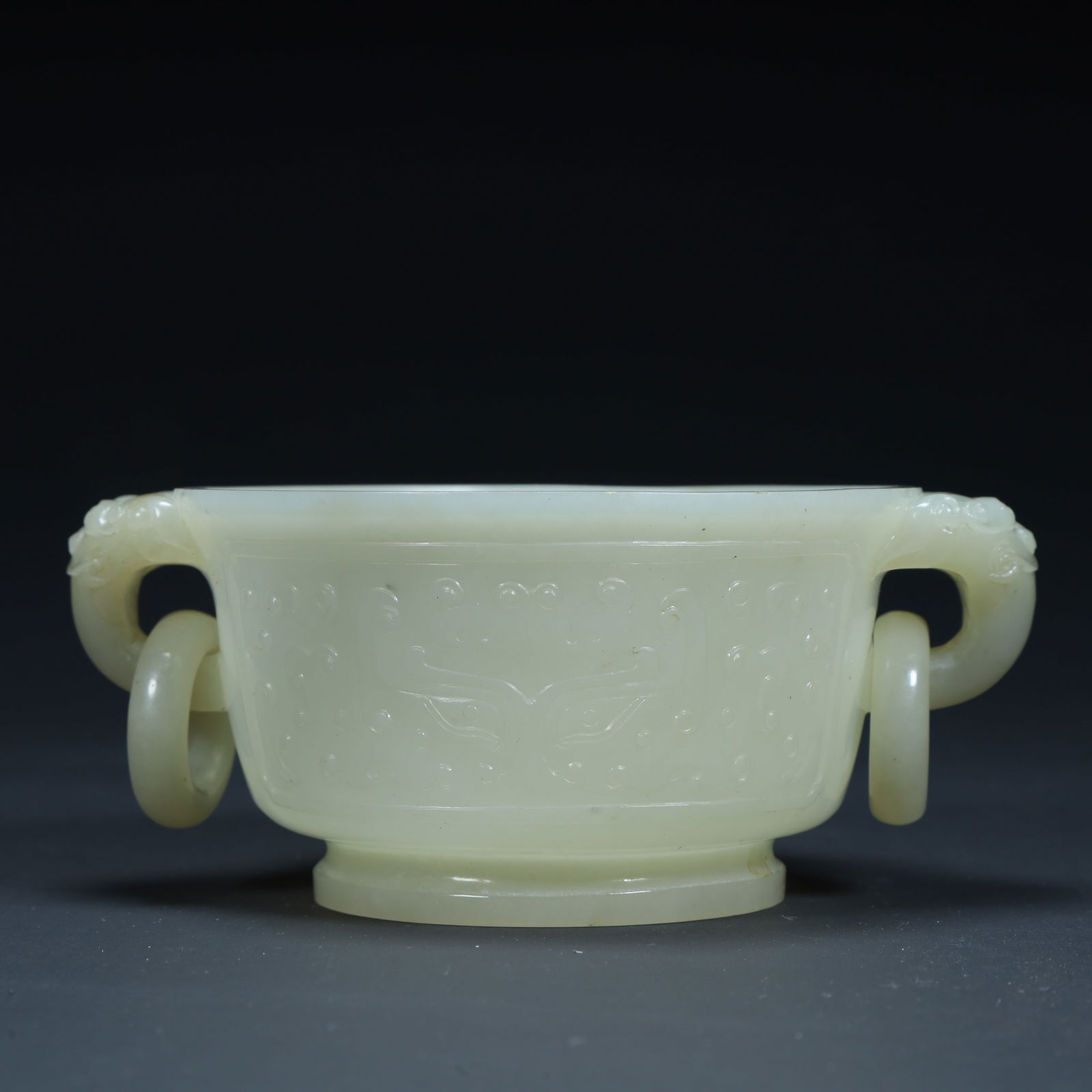 A Qing Dynasty Hetian jade gluttonous beast face pattern double beast earring bowl: Qing Dynasty Hetian jade gluttonous beast face pattern double beast earring bowl SIZE: H:5cm L:11.5cm W:8.8cm W:162g