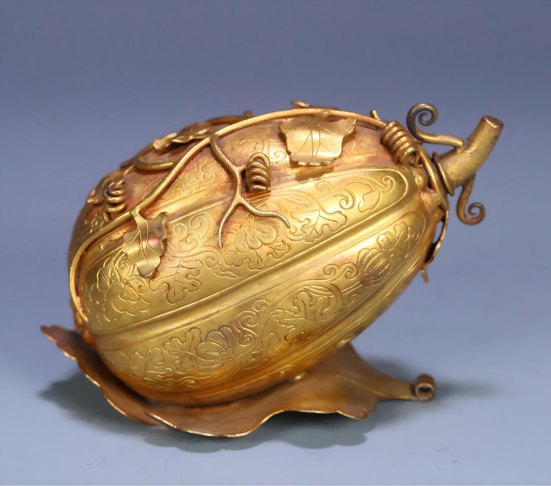 A Qing Dynasty silver-gilt blessing melon snuff bottle: Qing Dynasty silver gilt blessing melon snuff bottle SIZE: 9.2x5.3x6cm