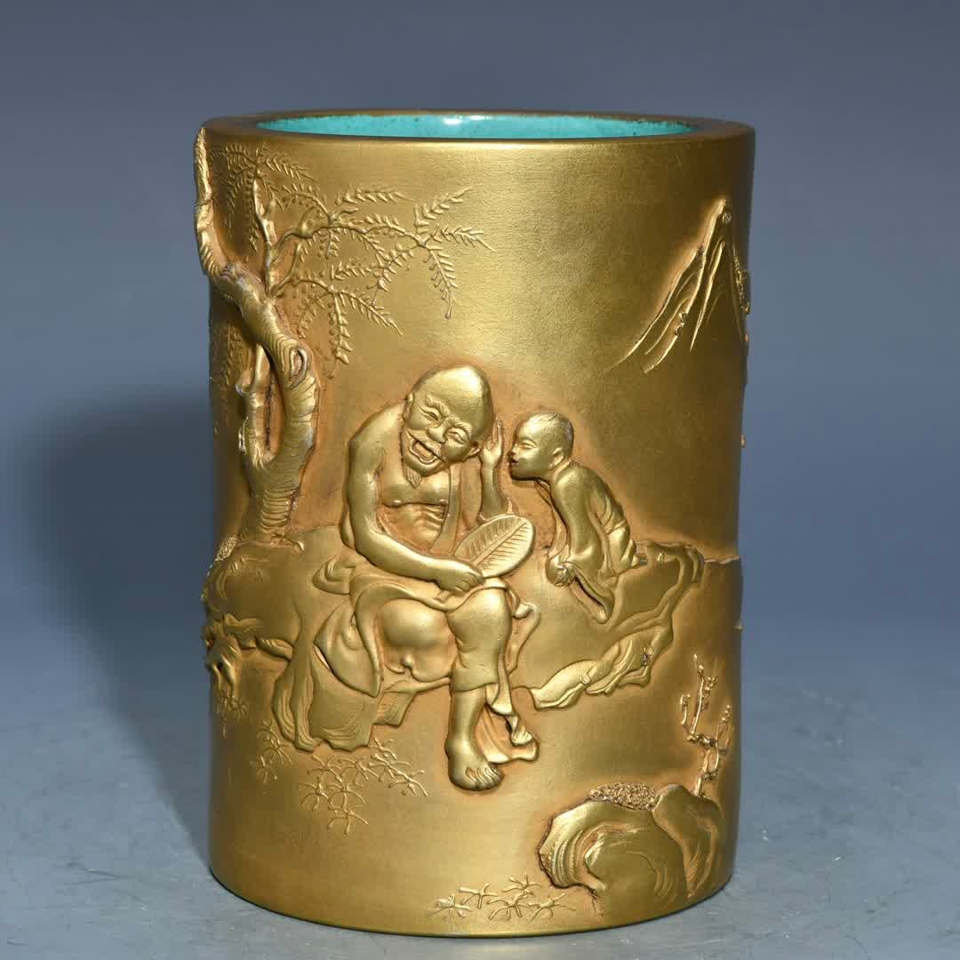 A Qing Wang Bingrong relief gilt figure pen holder (1 of 9)