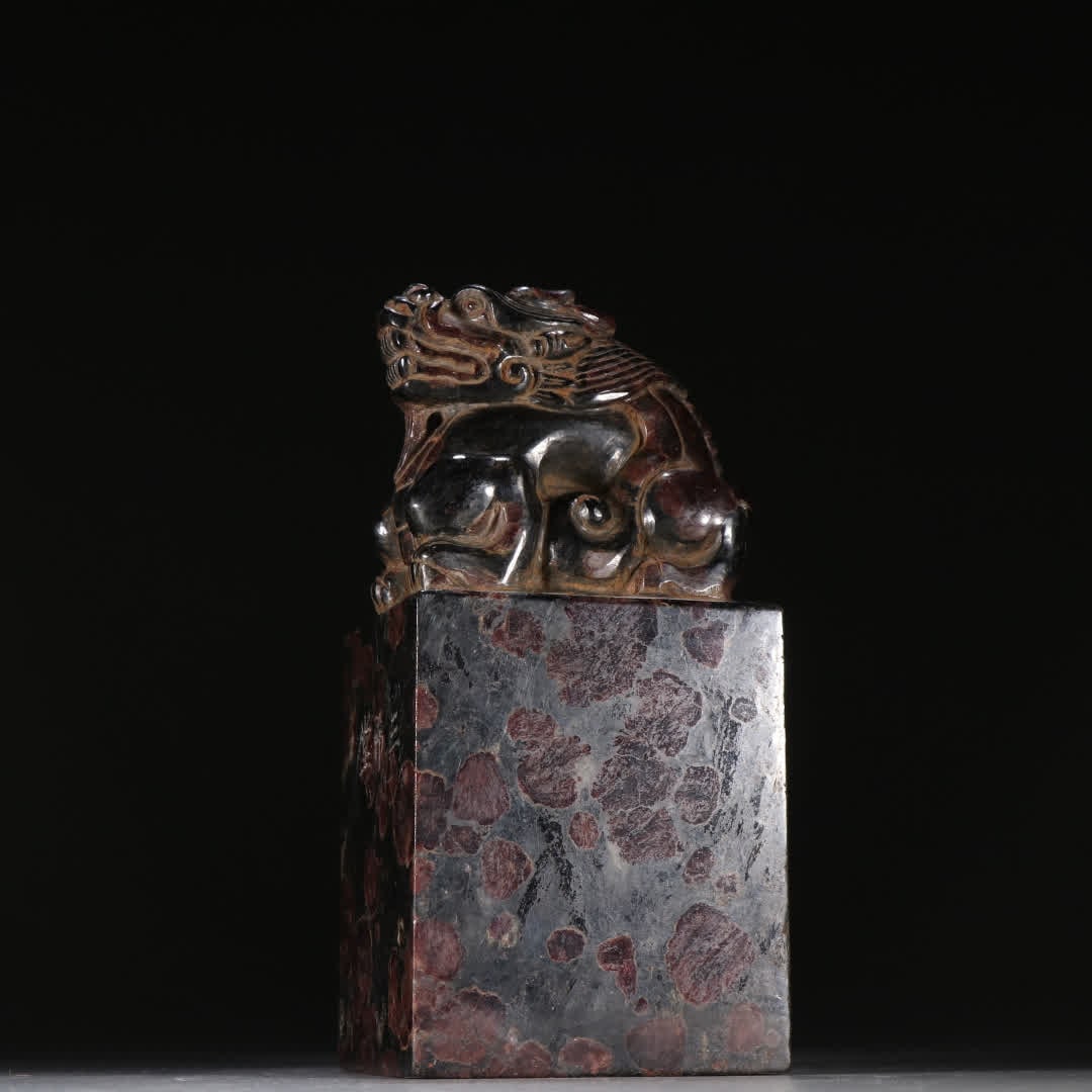 A Qing Dynasty plum blossom stone dragon button seal (1 of 9)