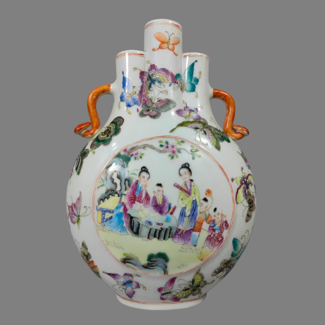 A Qing Dynasty three-tube figure holding a moon bottle: Qing Dynasty three-tube figure picture holding the moon bottle SIZE: H:28.5cm W:20.5cm