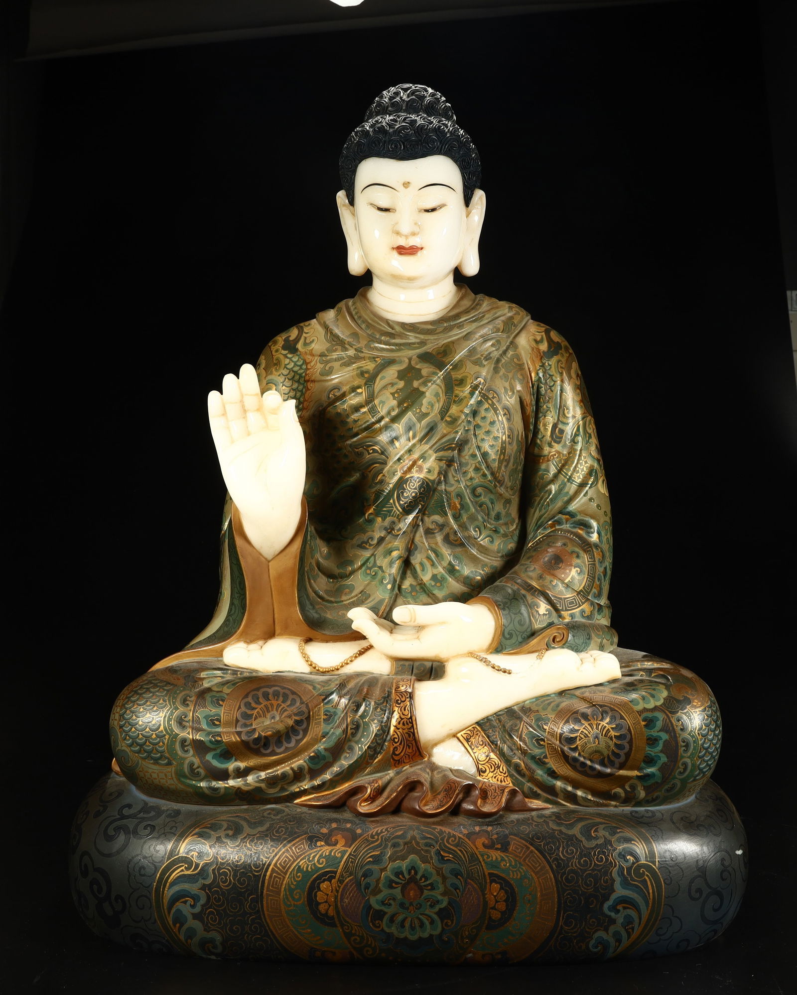 A seated statue of Shakyamuni Buddha painted in gold in white jade in the Qing Dynasty: Qing Dynasty white jade painted with gold painted Shakyamuni Buddha seated statue SIZE: H:50cm L:34cm W:21cm W:38.6kg