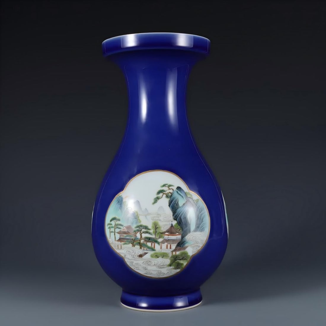A piece of Qianlong year of the Qing Dynasty blue background window pastel landscape map building: Qianlong year of the Qing Dynasty blue background window pastel landscape map building flare bottle SIZE: H: 35.5cm mouthD: 14.5cm Bottom diameter 11cm