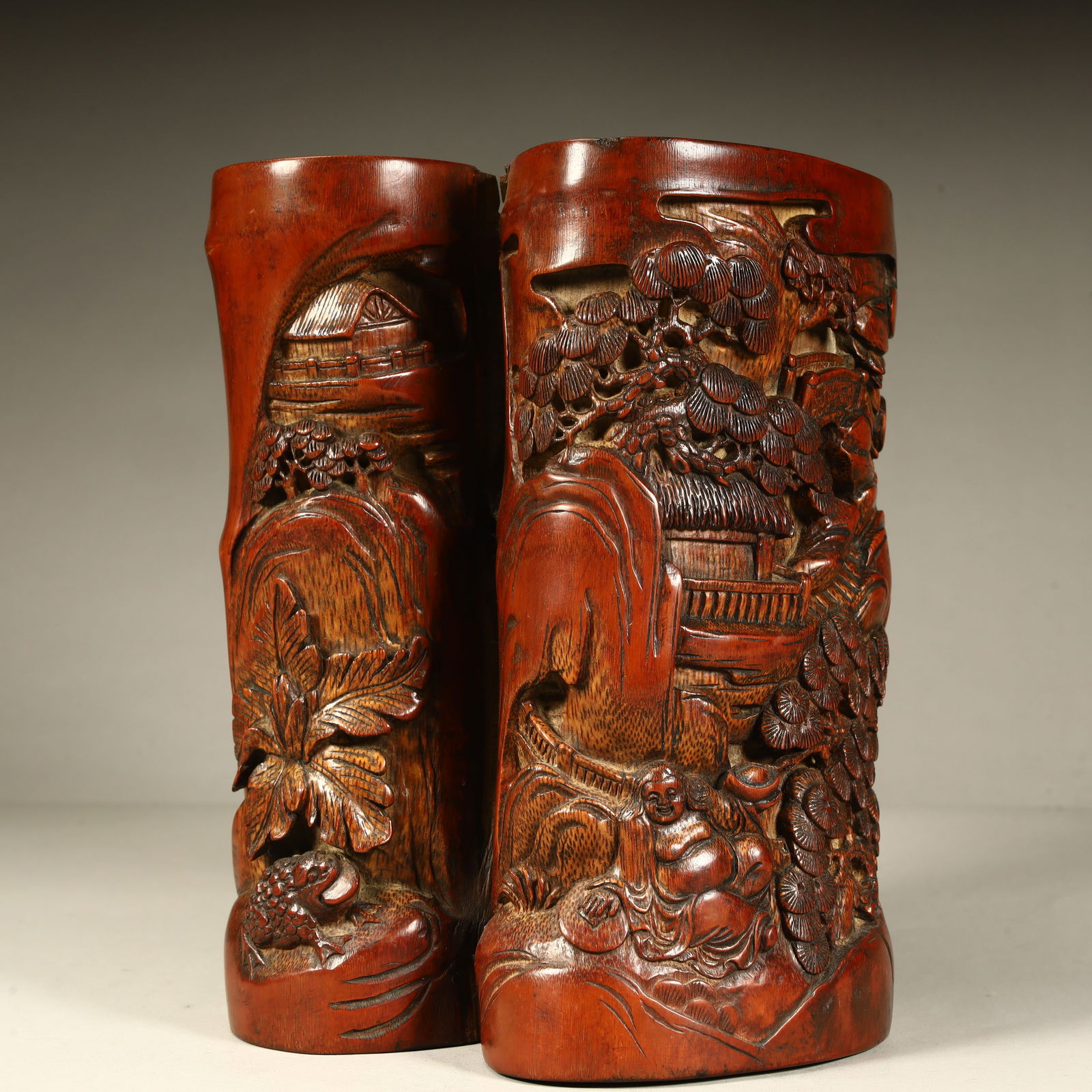 A Qing Dynasty fine bamboo carving pen holder (1 of 9)