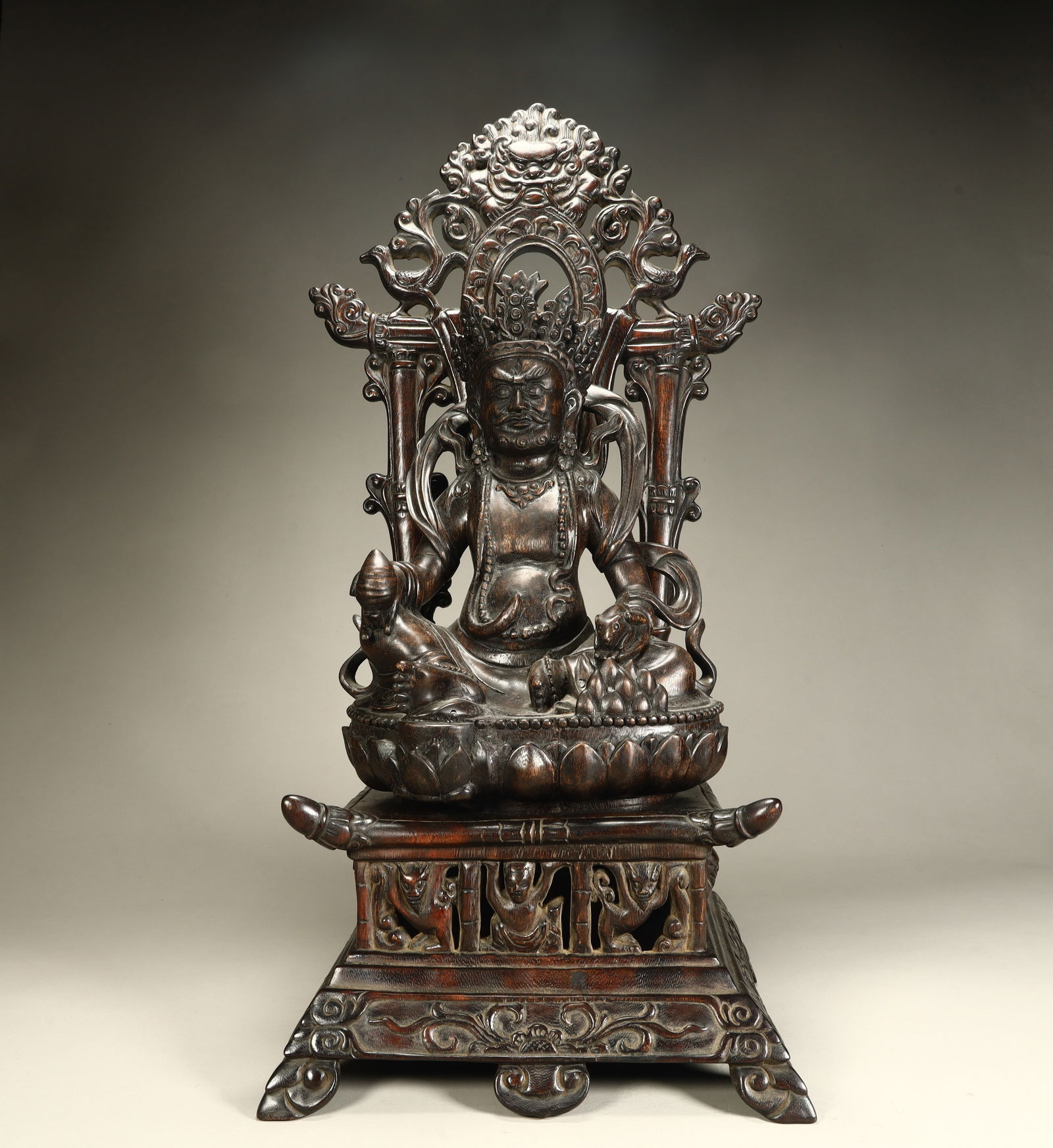 A statue of the Yellow God of Wealth carved in rosewood from the Qing Dynasty: Qing Dynasty rosewood carving yellow God of Wealth statue SIZE: H:50cm L:23.5cm W:18cm W:1.2kg