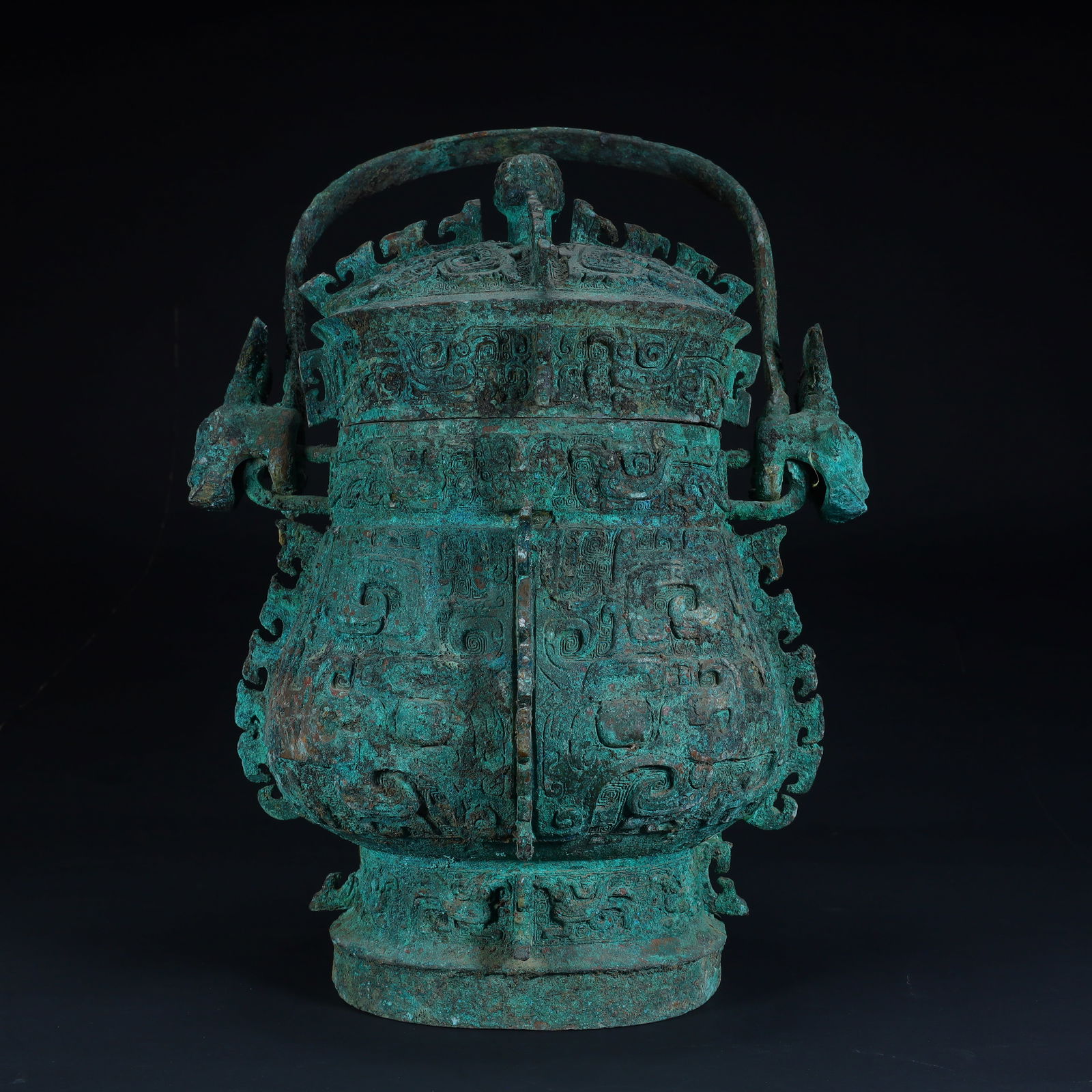 A Qing Dynasty imitation Shang Zhou bronze beam (1 of 12)