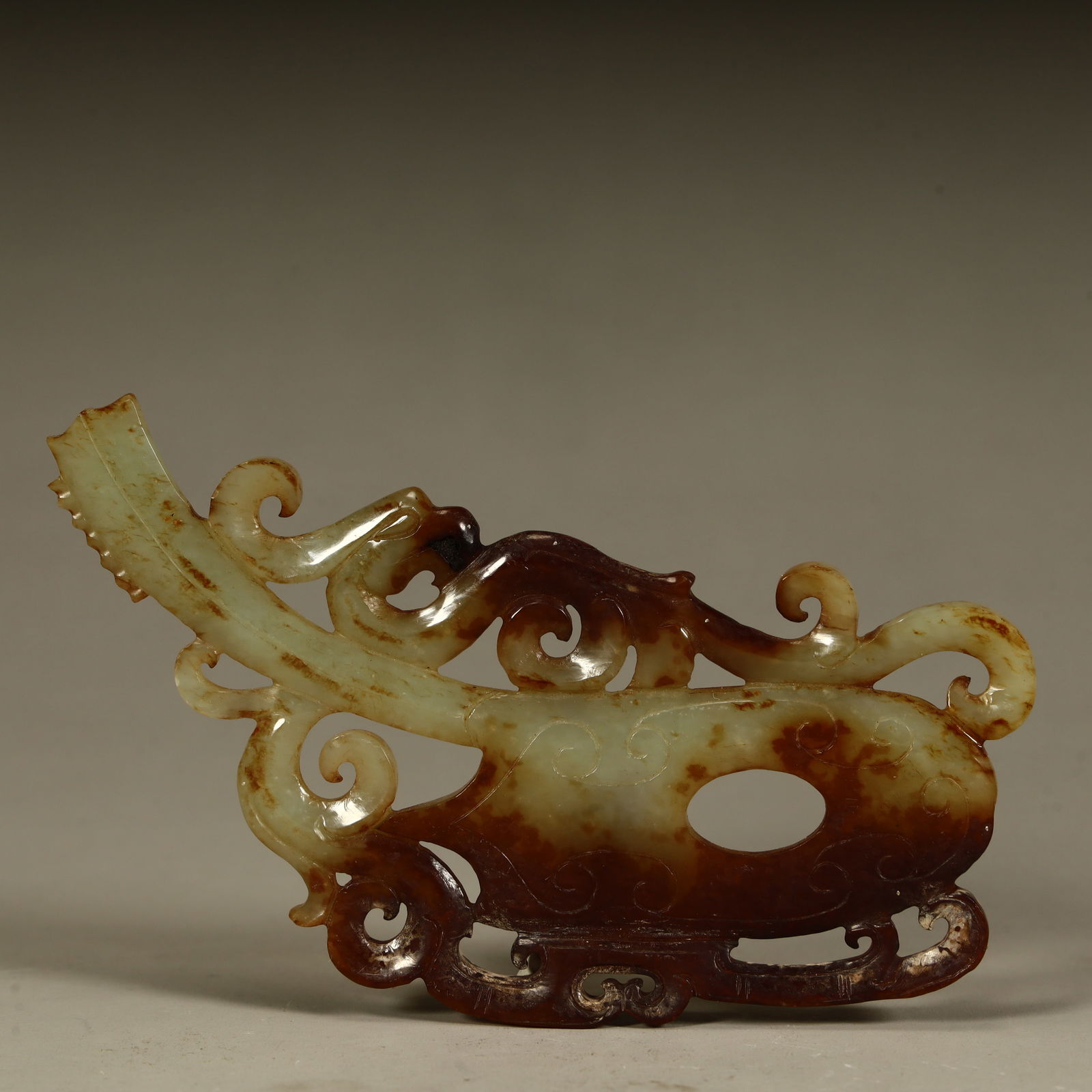 A Qing Dynasty jade phoenix pattern ornament is immeasurable (1 of 10)