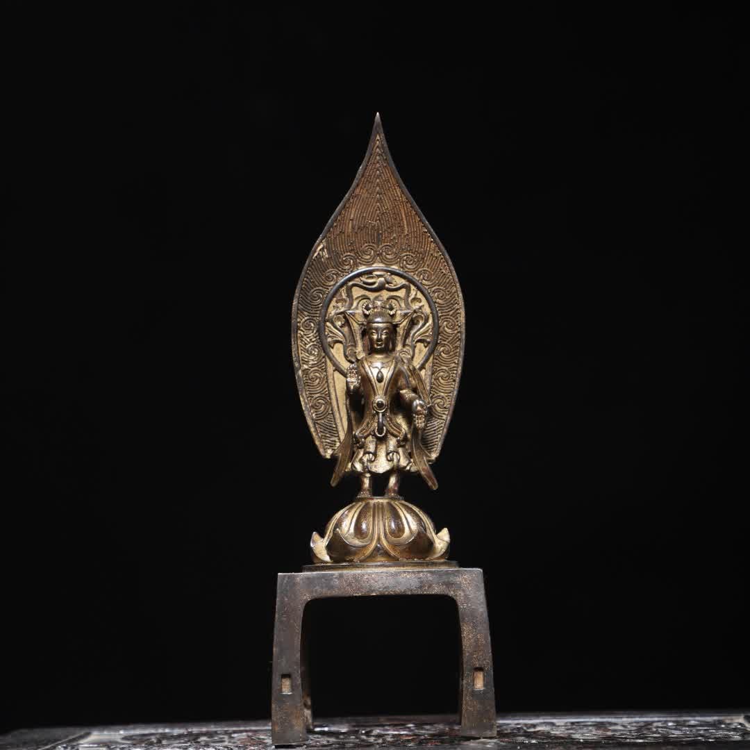 A bronze clay Northern Wei Buddha statue (1 of 9)