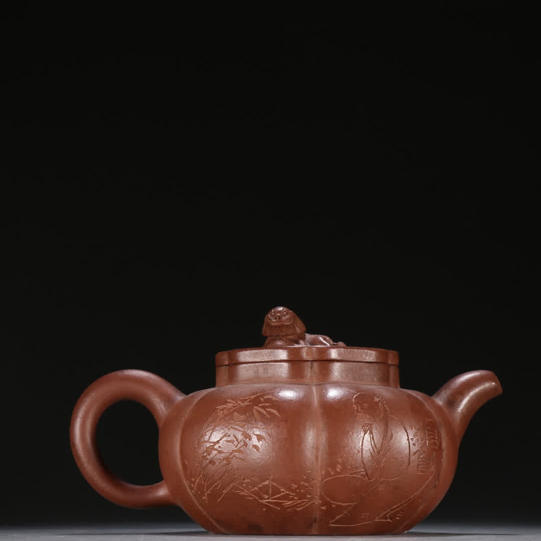 A famous Qing Dynasty purple sand character picture story pumpkin-shaped teapot: Qing Dynasty famous purple sand character picture story pumpkin-shaped teapot SIZE: H:9.5cm W:17.3cm