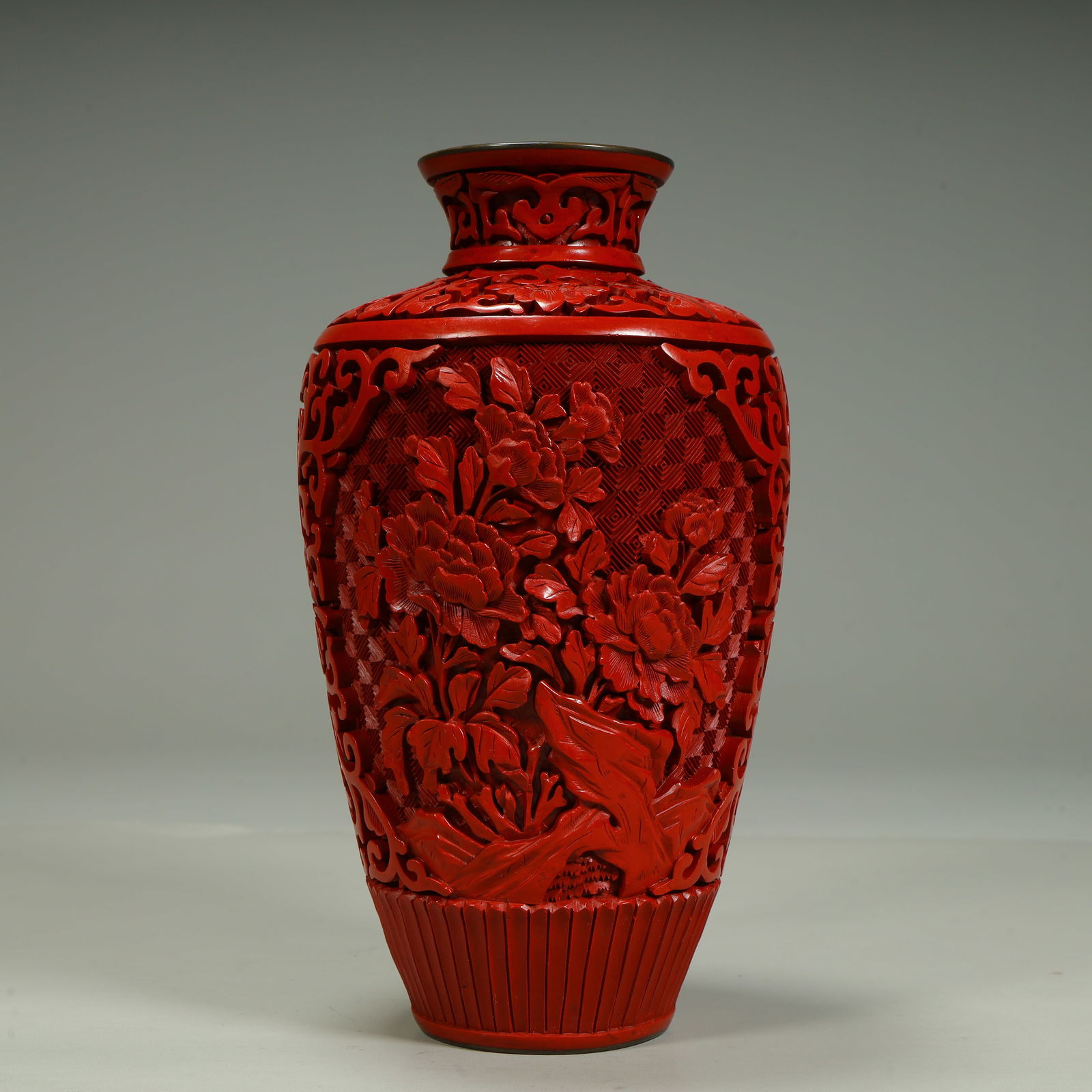 A Qing Dynasty red peony pattern plum bottle (1 of 9)