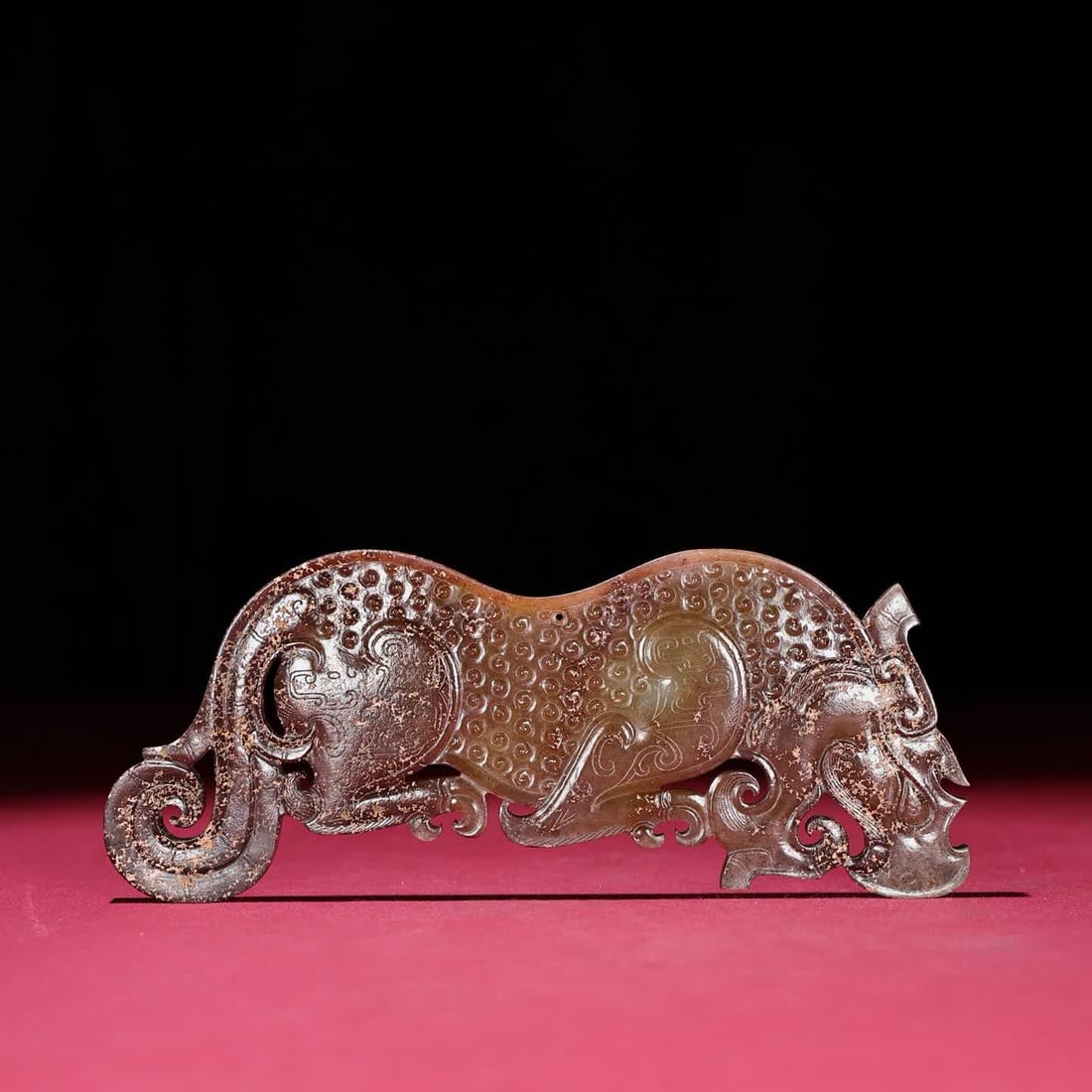 A Han Dynasty jade tiger pendant: Han Dynasty jade tiger pendant SIZE: 186x71x5mm W:147g