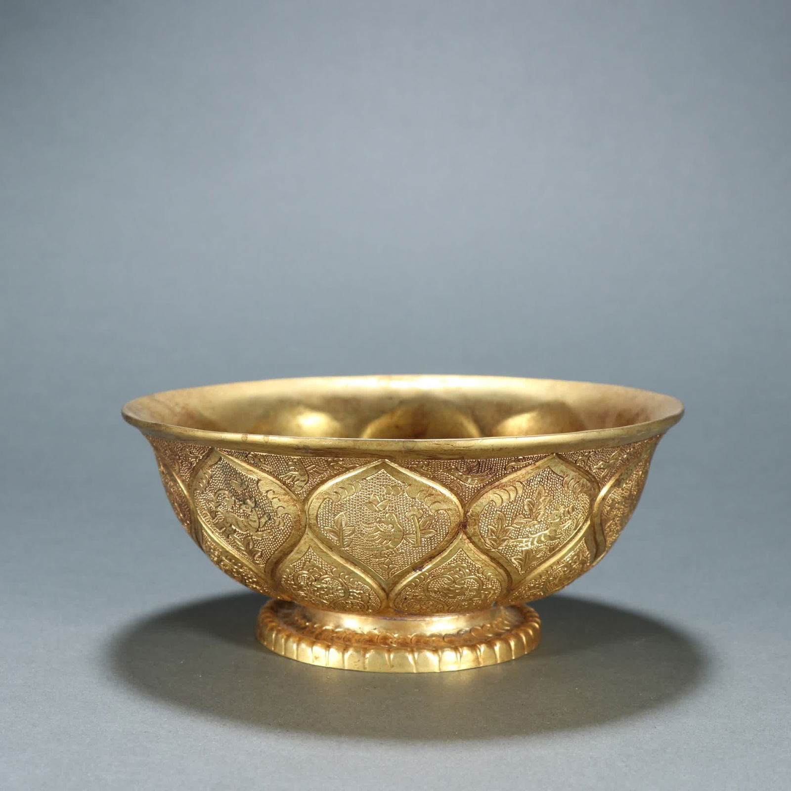 A Qing Dynasty copper gilt lotus petal pattern bowl (1 of 9)