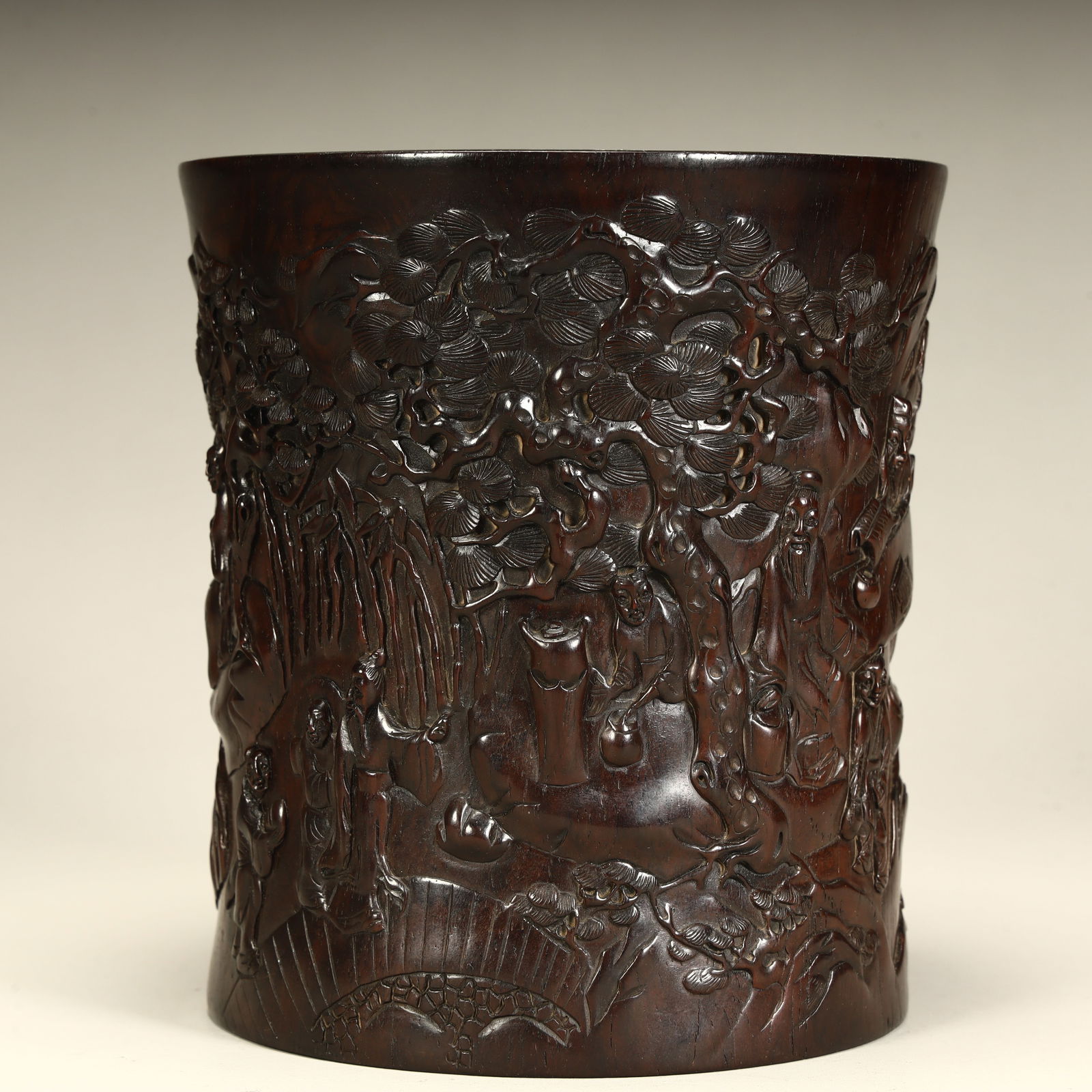 A Qing Dynasty rosewood carved Panasonic Shitu pen holder: Qing Dynasty rosewood carving Panasonic Shitu pen holder SIZE: H:13.5cm L:12cm W:12cm W:563g