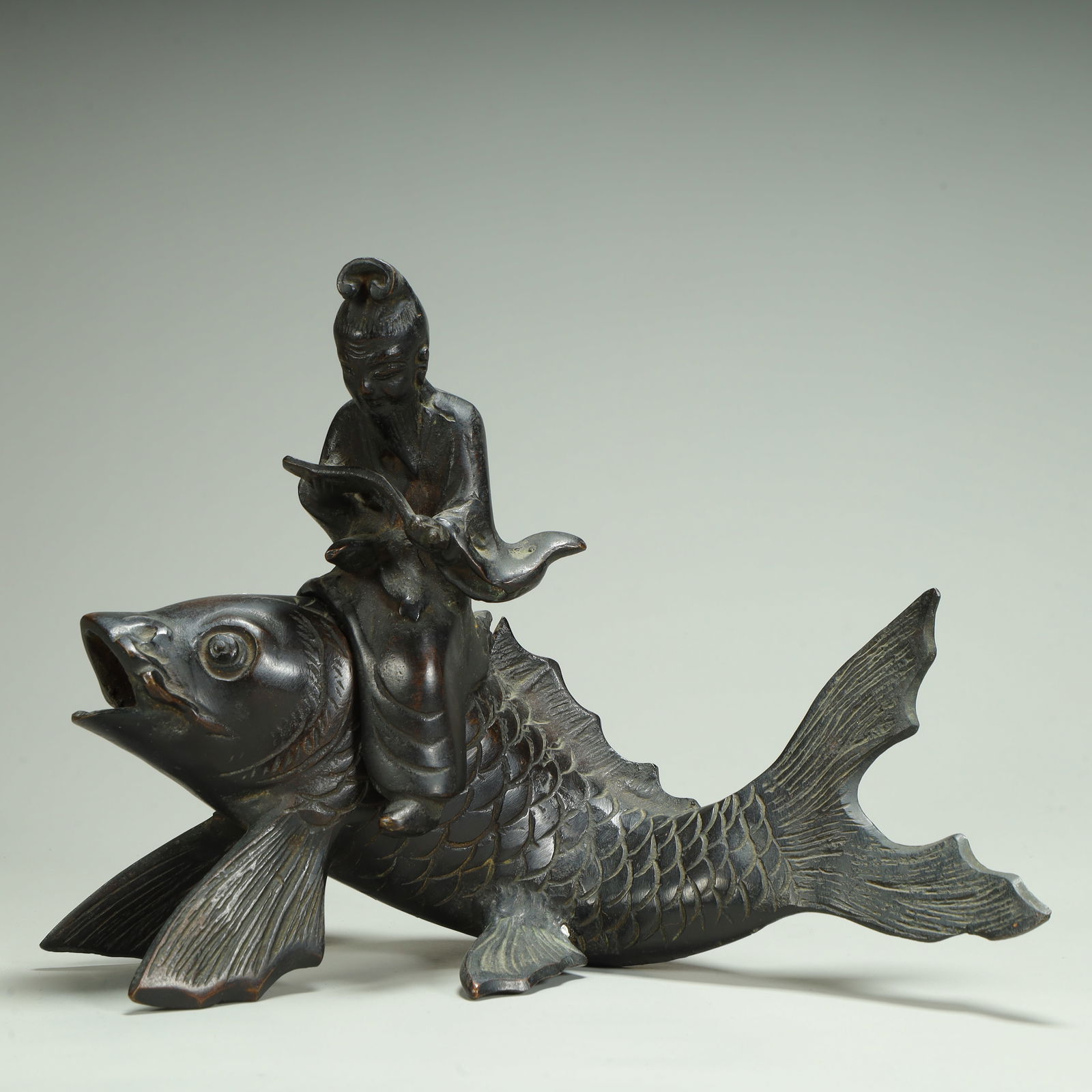 A piece of Qin Gao Riding Carp copper aromatherapy during the Republic of China period (1 of 10)