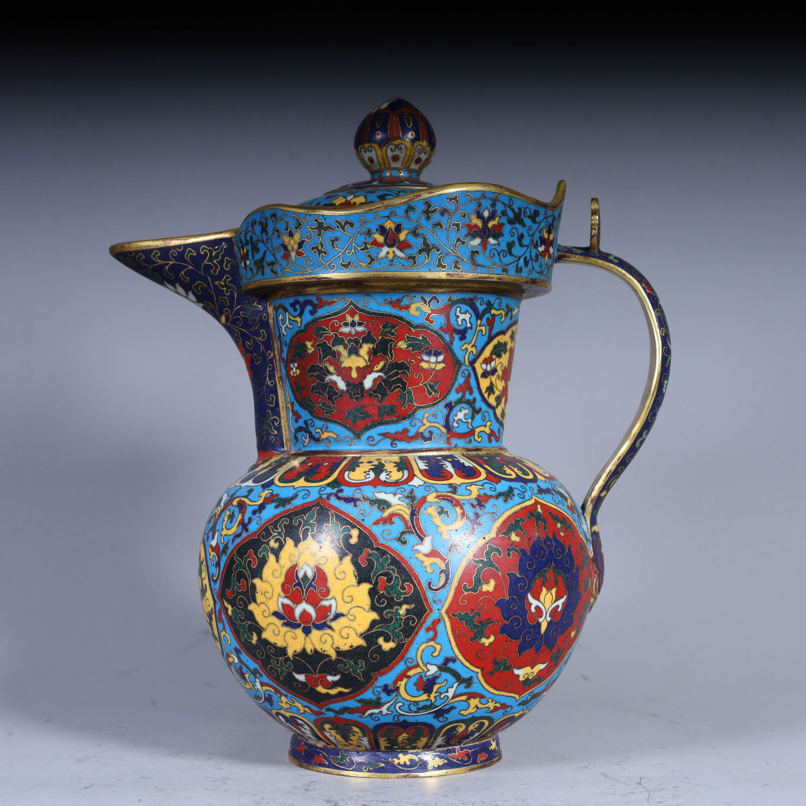 A Qing Dynasty copper tire cloisonné enamel pattern decorated with a watering pot (1 of 9)
