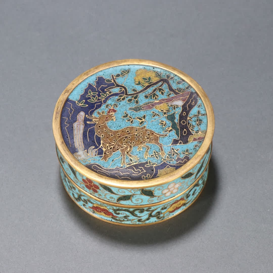 A piece of Qing Dynasty Ming Xuande copper gilt cloisonné: Qing Dynasty Ming Xuande copper gilt cloisonné SIZE: H:3.9cm W:8.5cm W:310g