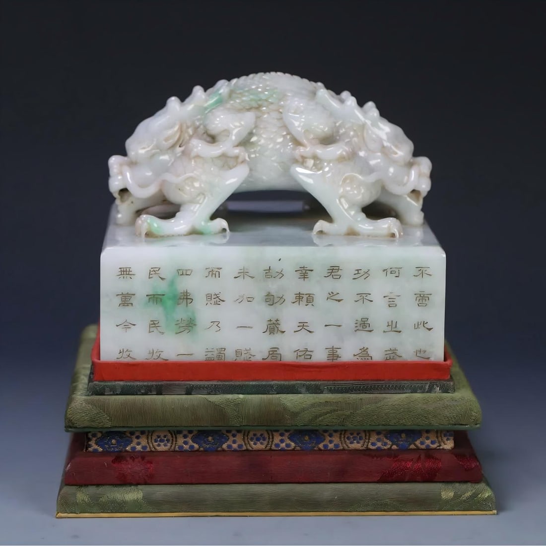 A piece of Qing Dynasty natural jade jade dragon button "Great Qing Heir Tianzi Treasure" large seal (1 of 9)