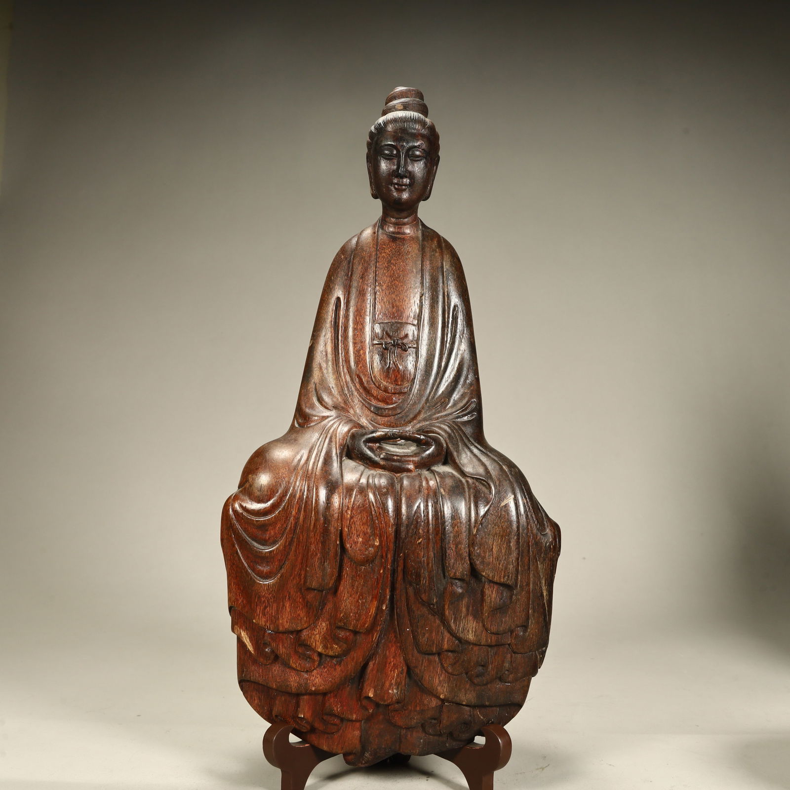 A seated statue of Guanyin carved in agarwood in the Qing Dynasty: Qing Dynasty agarwood wood carving Guanyin seated statue SIZE: H:35cm L:17cm W:10cm W:540g