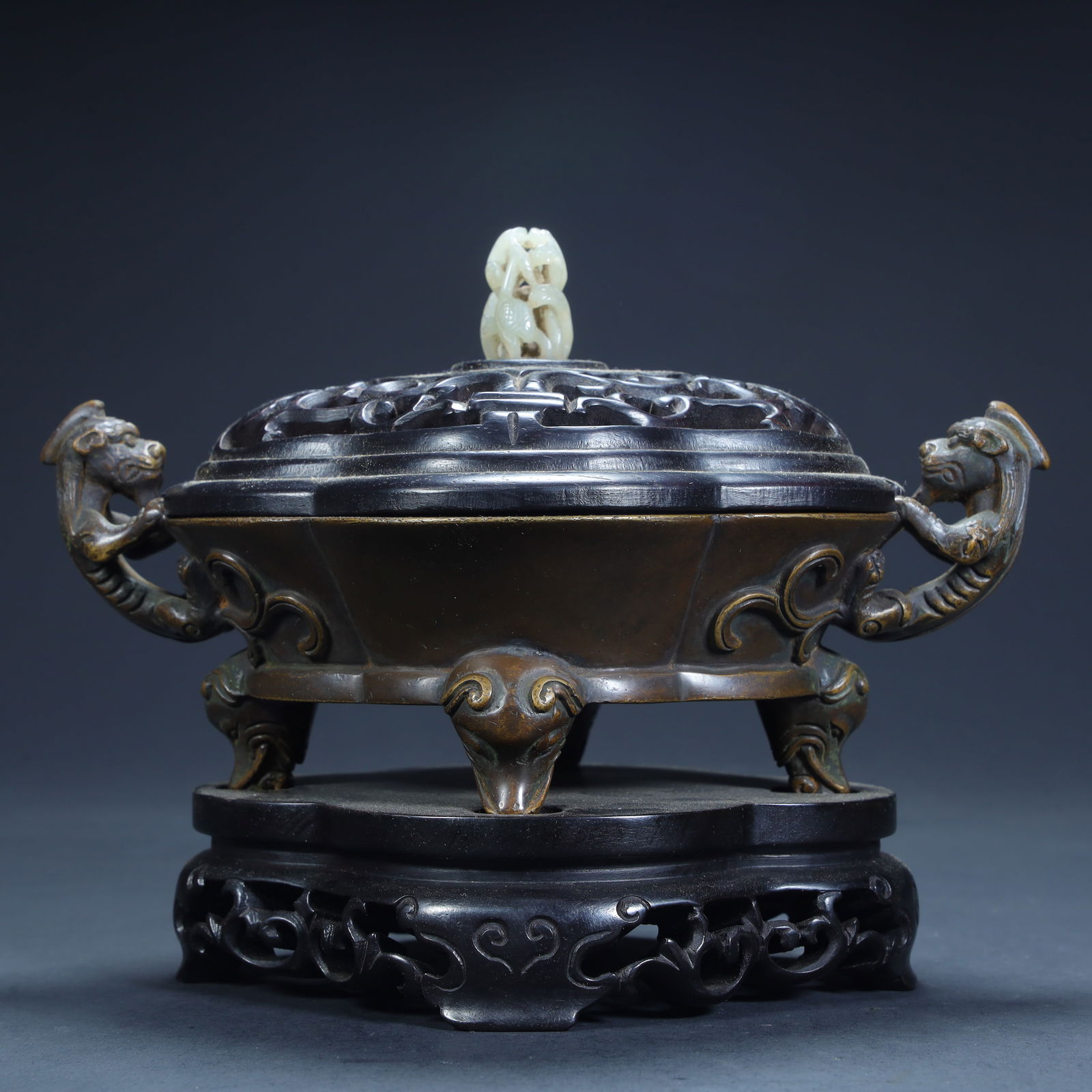 A piece of Qing Dynasty copper tire dragon ear three sheep's foot aromatherapy (1 of 10)