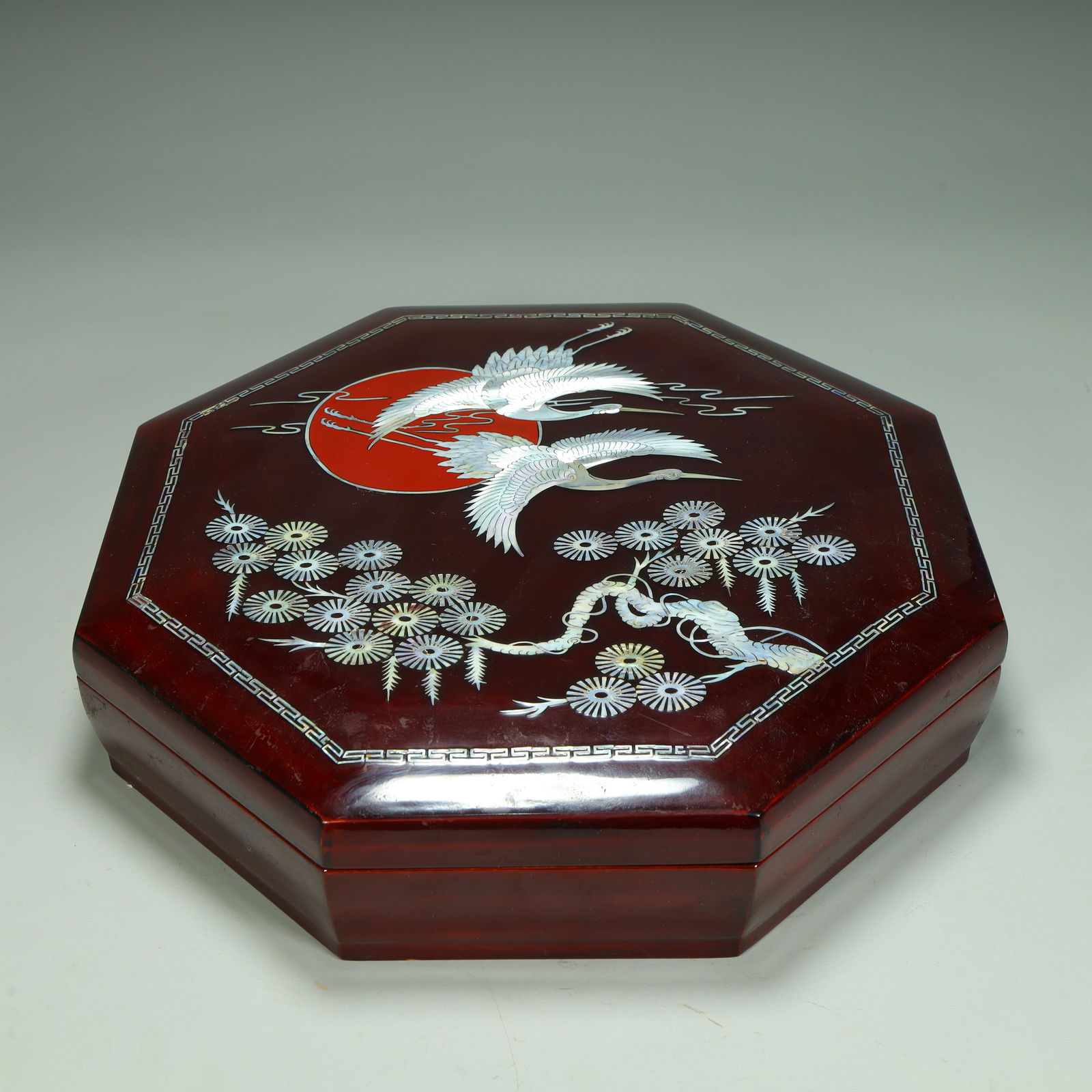 A lacquerware inlaid snail pine crane pattern octagonal lid box - 2