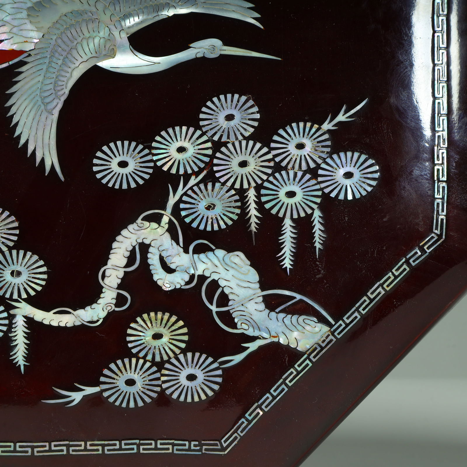 A lacquerware inlaid snail pine crane pattern octagonal lid box - 5