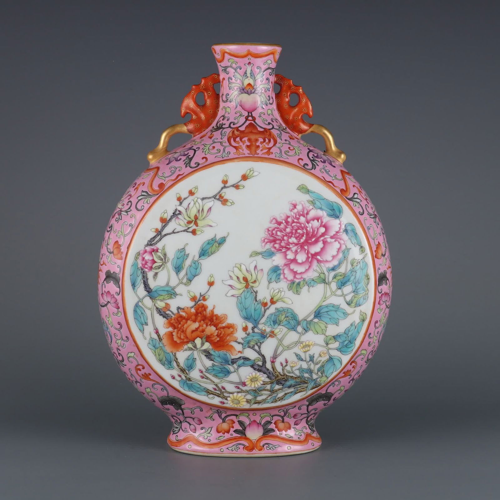 A flat vase made in the Qianlong period of the Qing Dynasty with turquoise green background (1 of 9)