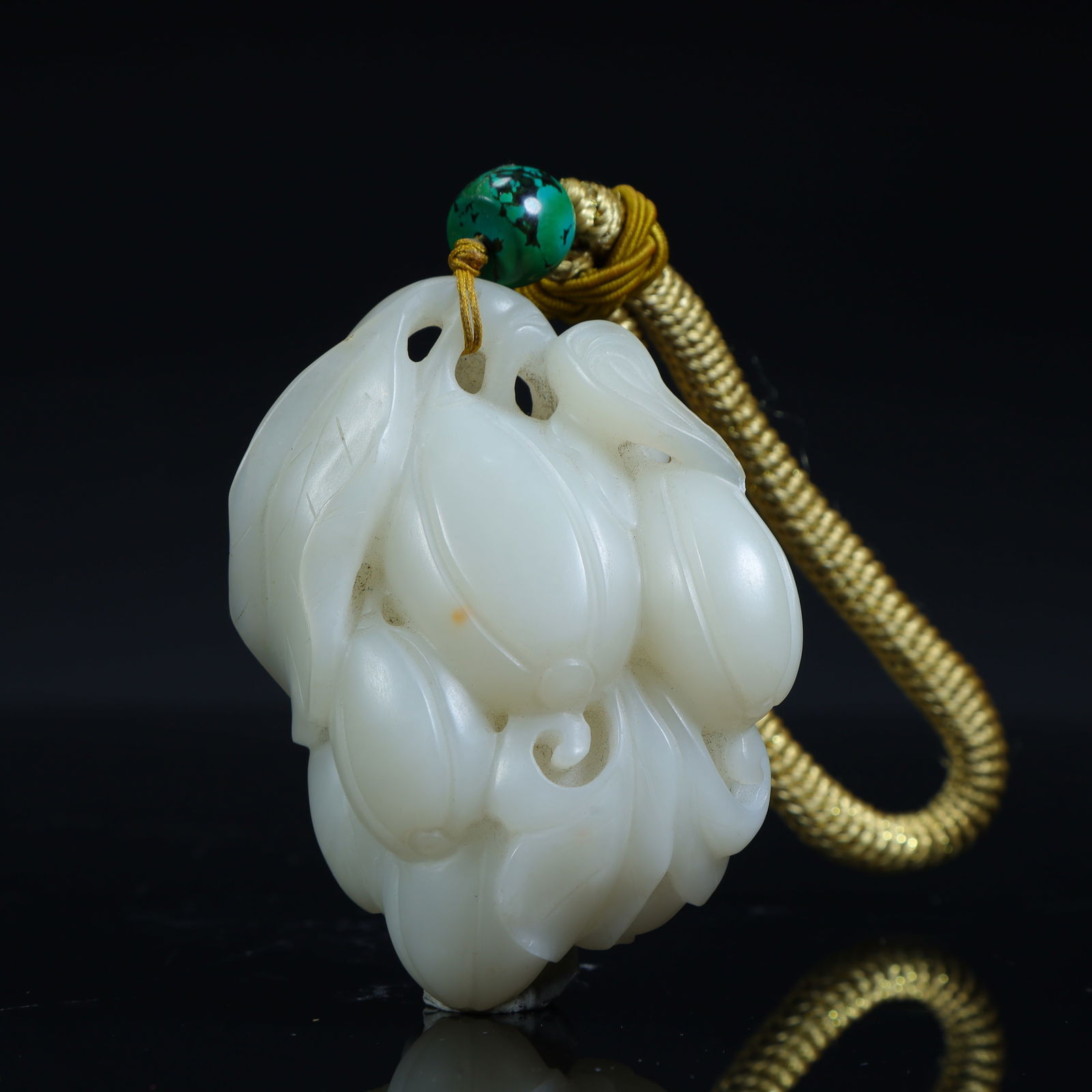 A Qing Dynasty Hetian jade longevity peach pattern pendant (1 of 11)