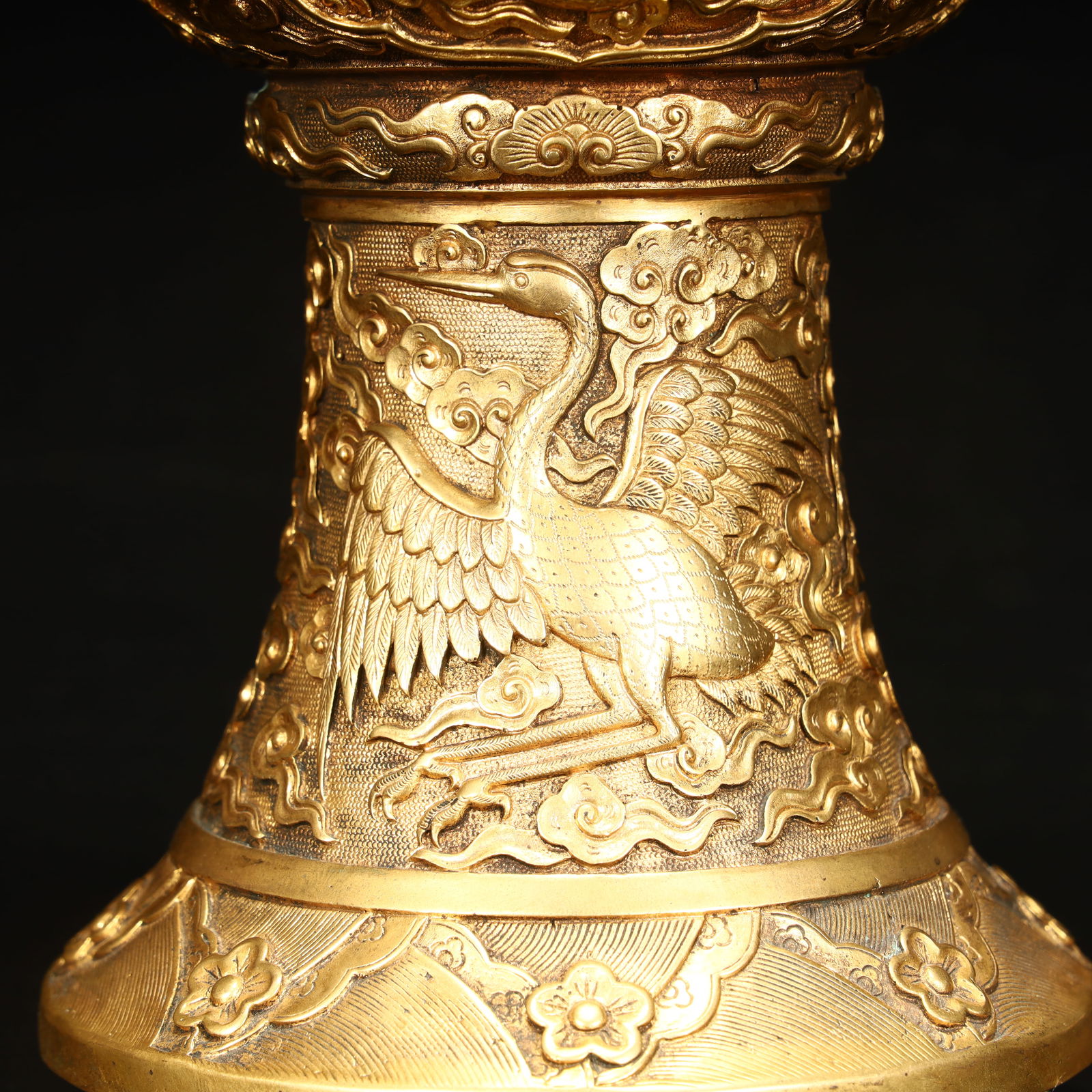 A Qing Dynasty copper-gilt cloud crane pattern amphora - 11