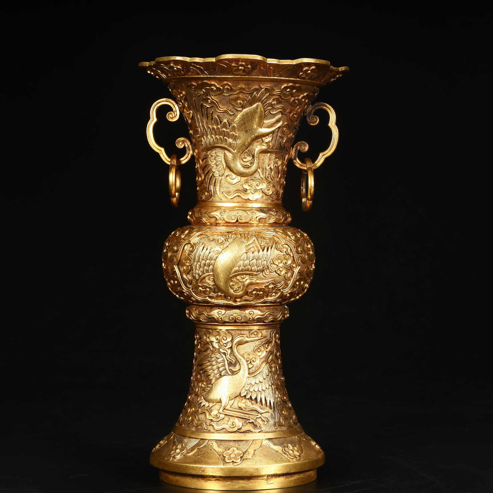 A Qing Dynasty copper-gilt cloud crane pattern amphora: Qing Dynasty copper gilt cloud crane pattern amphora SIZE: H:27cm L:13.5cm W:13.5cm W:1.9kg